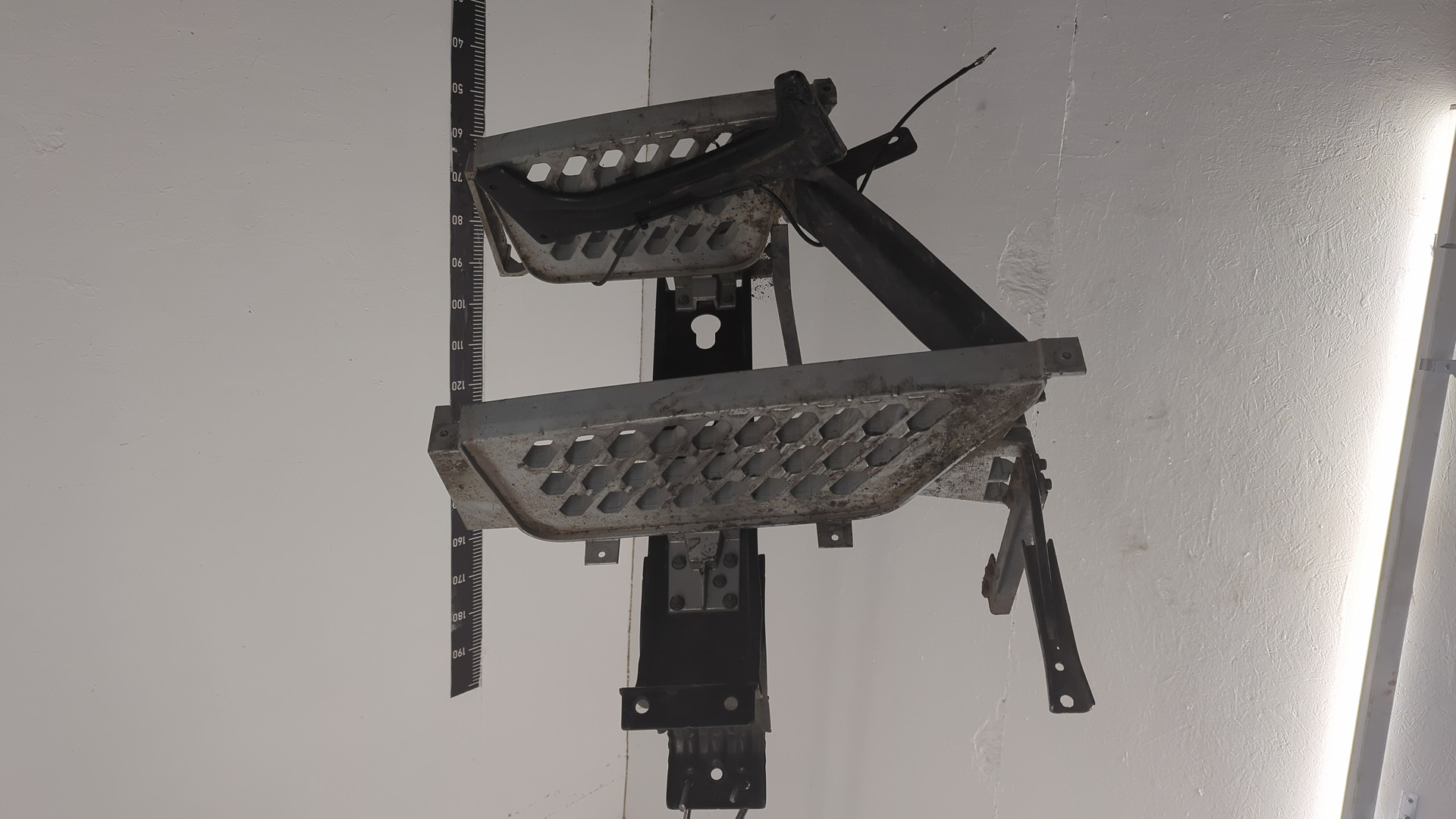 Подножка правая