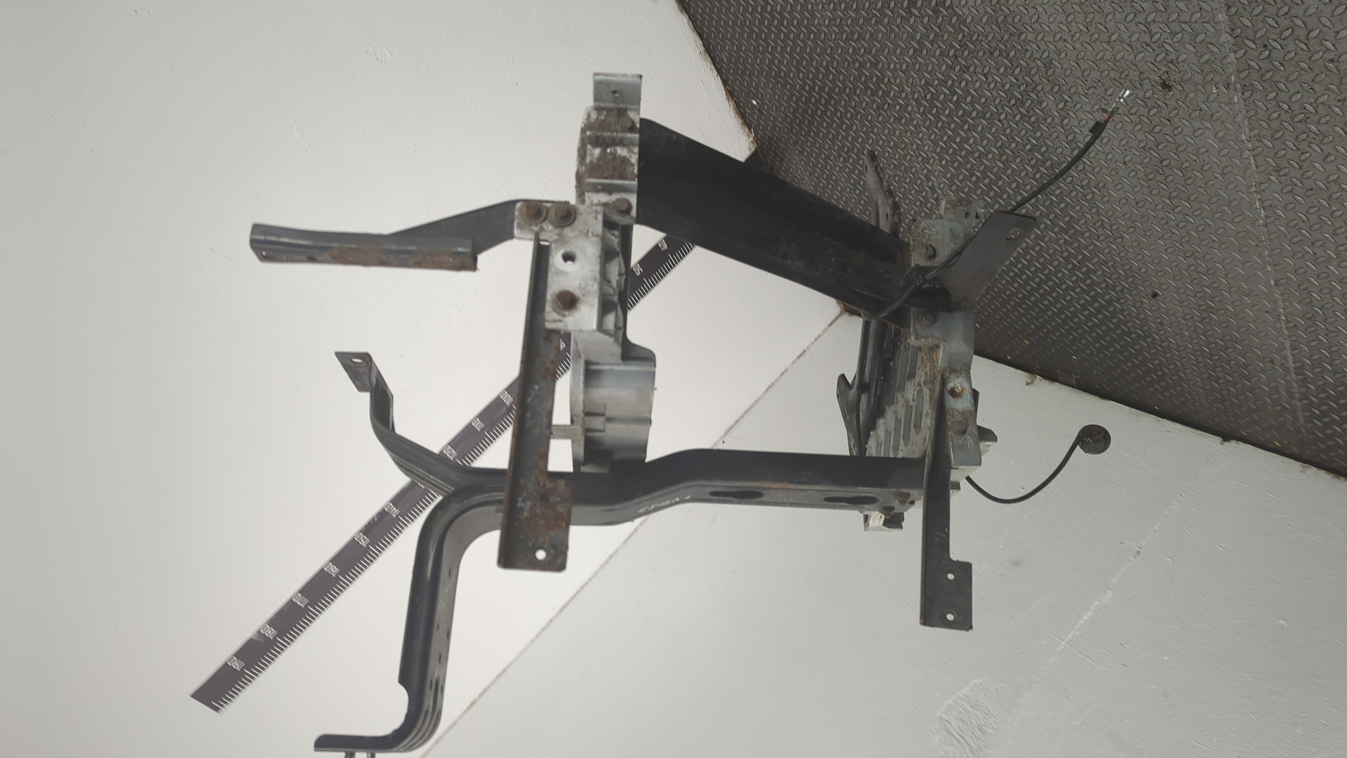 Подножка правая