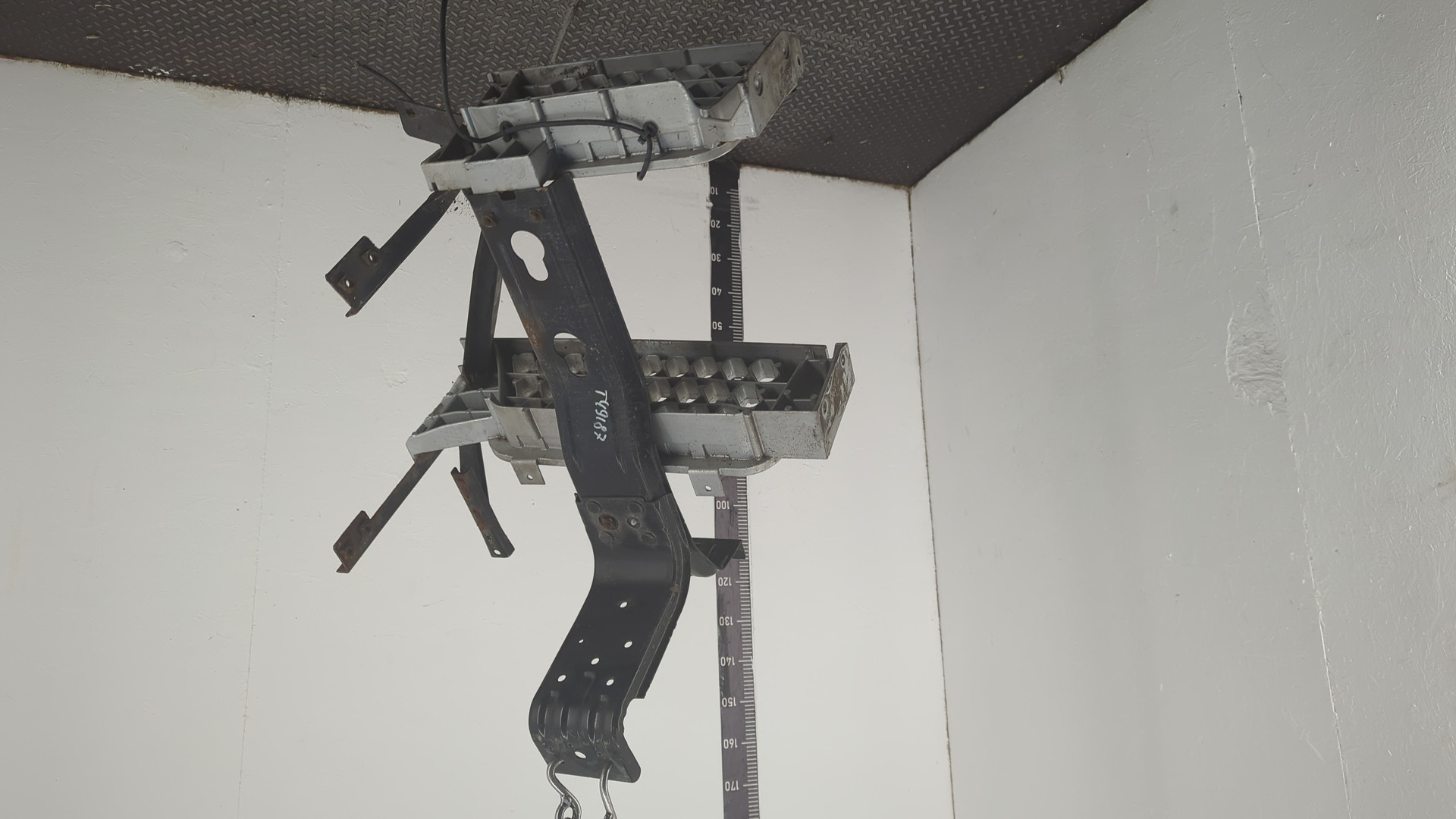 Подножка правая