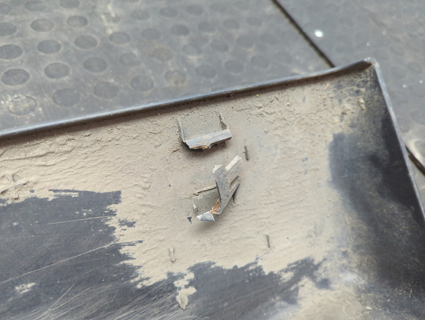 Накладка переднего крыла левого