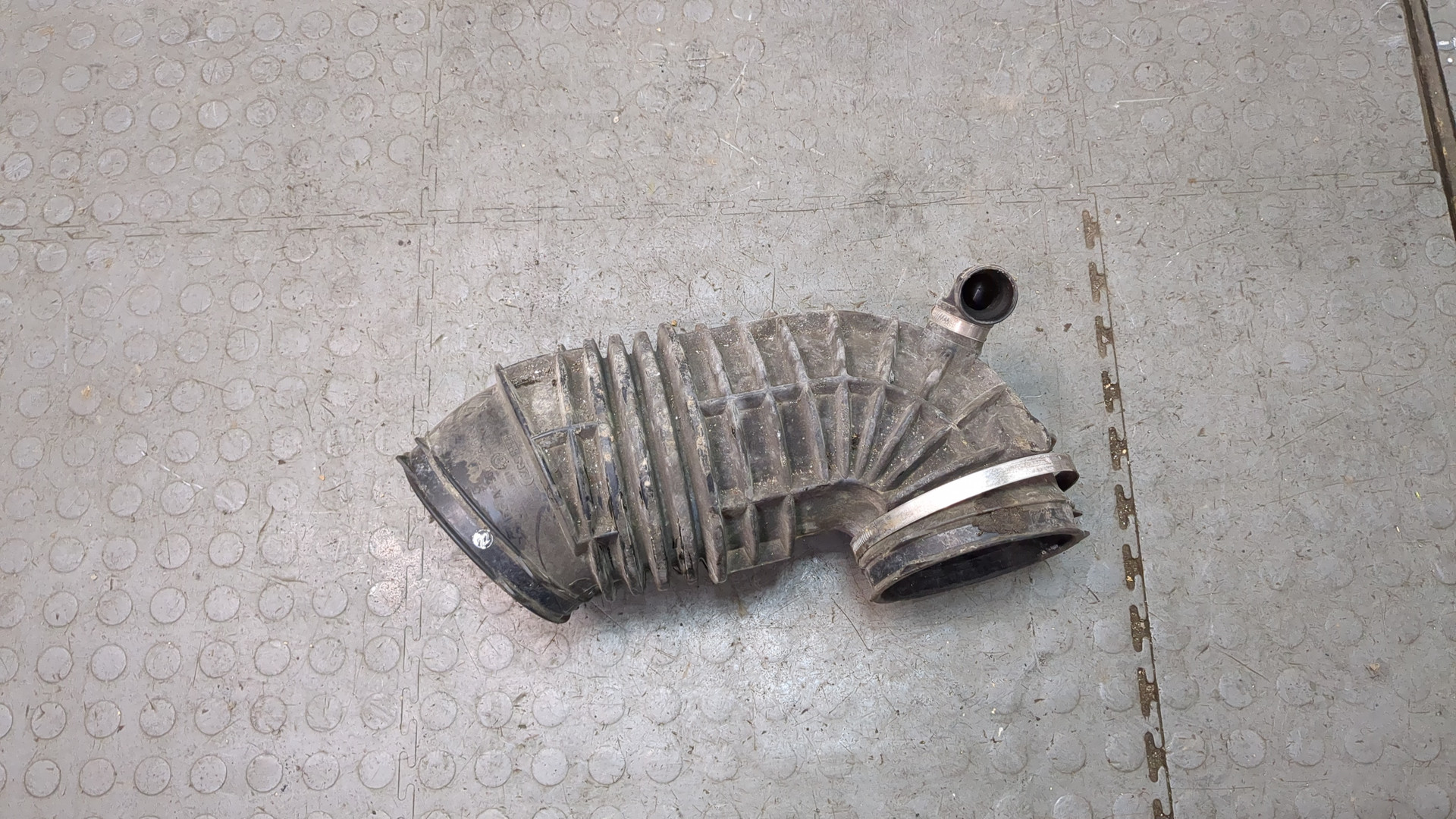 Патрубок воздушного фильтра