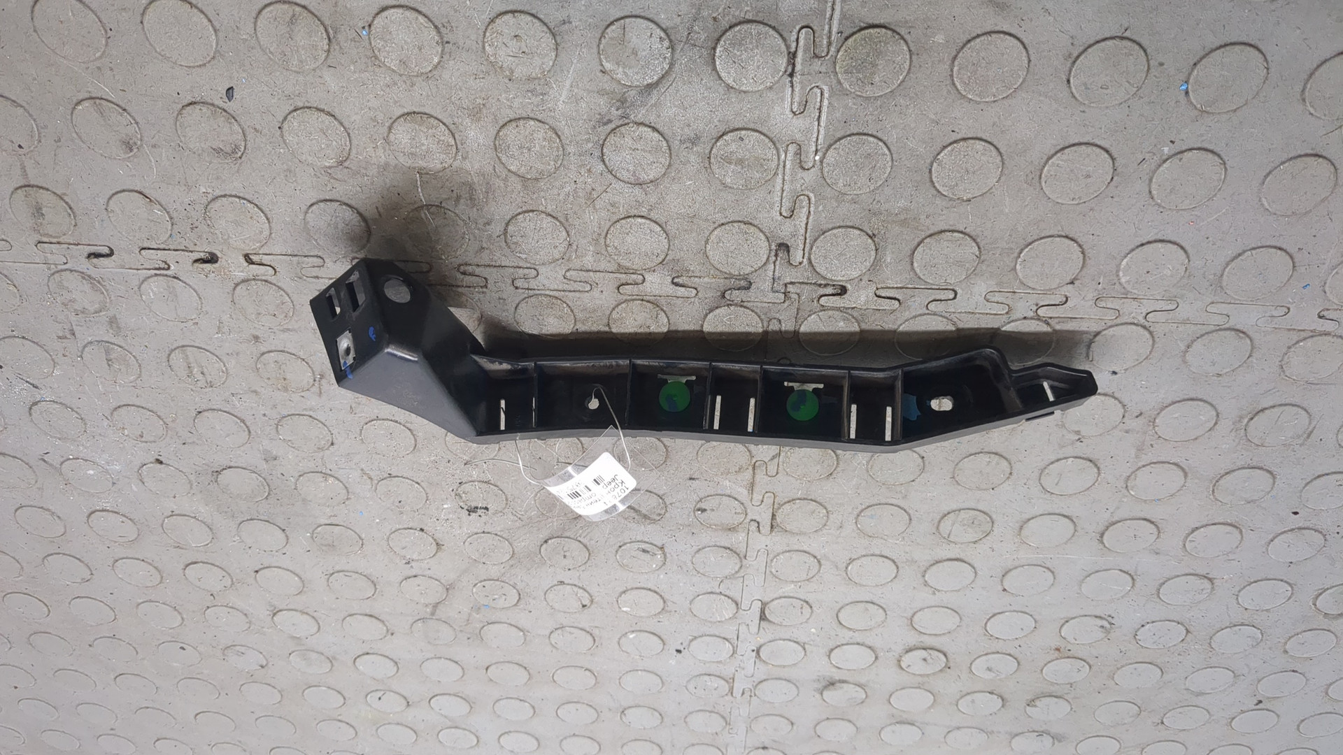 Кронштейн заднего бампера левый