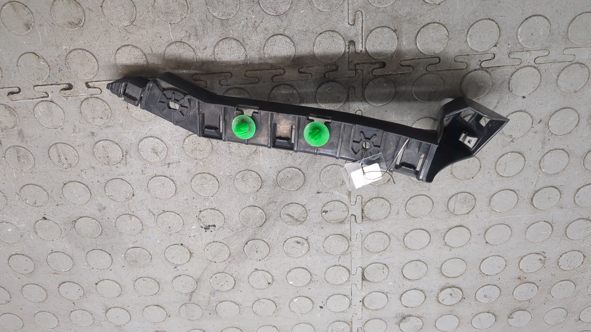 Кронштейн заднего бампера левый