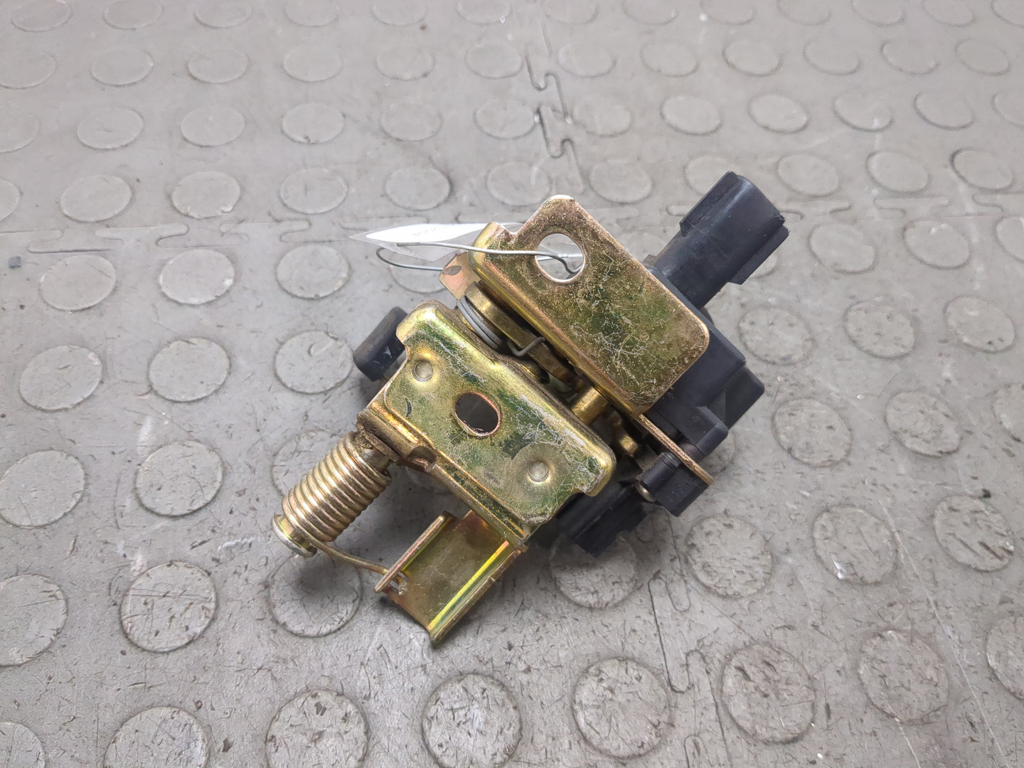 Замок бокового стекла