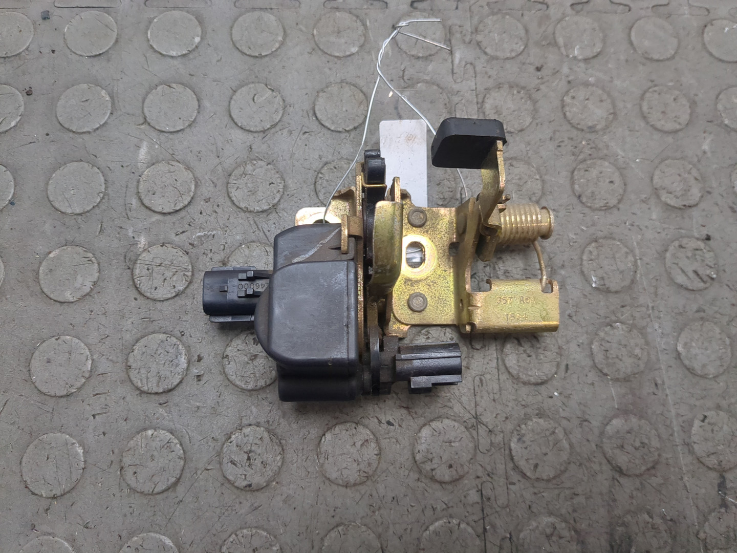 Замок бокового стекла