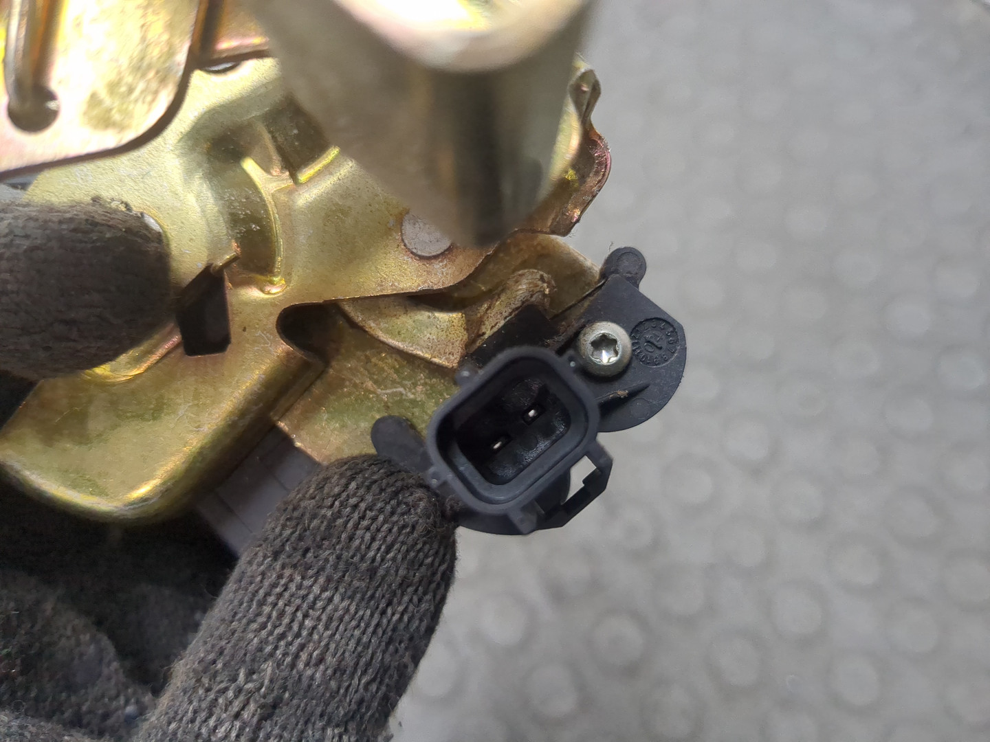 Замок бокового стекла