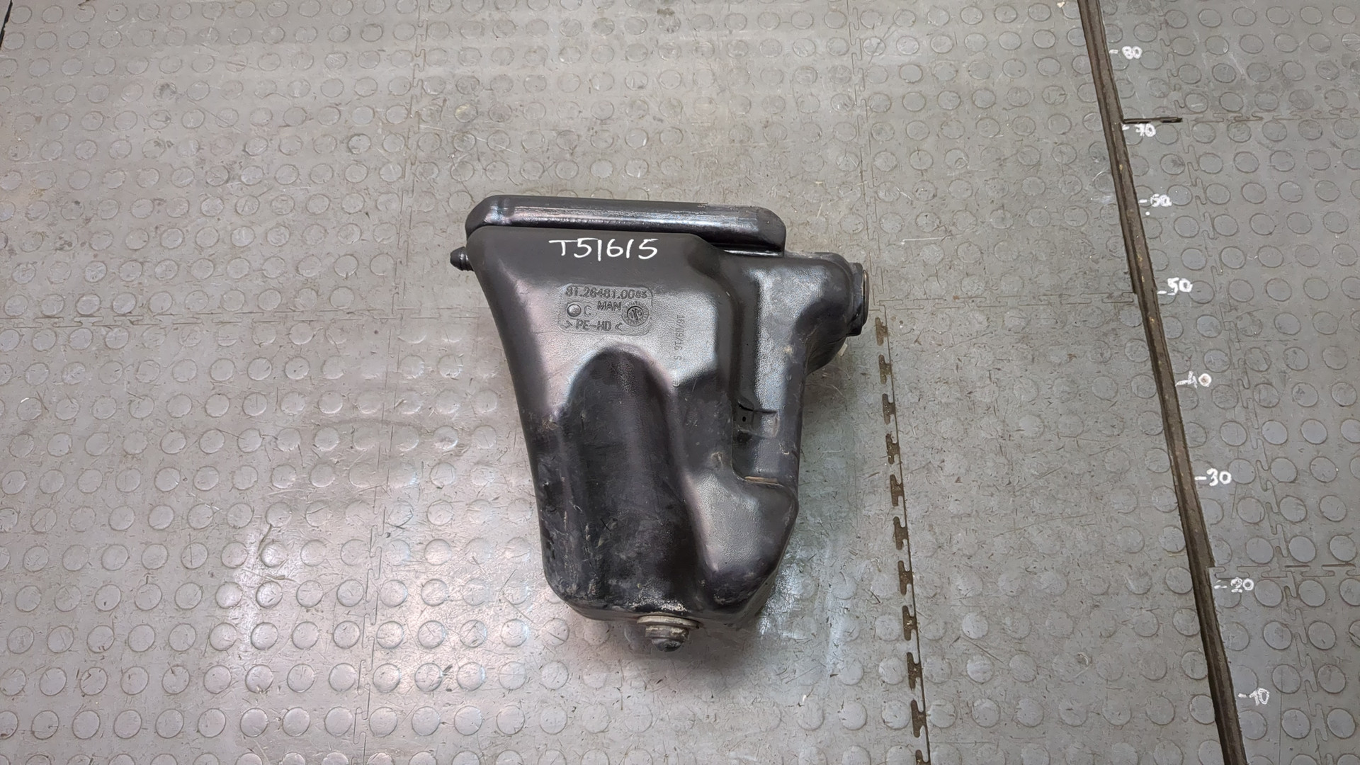 Бачок омывателя лобового стекла