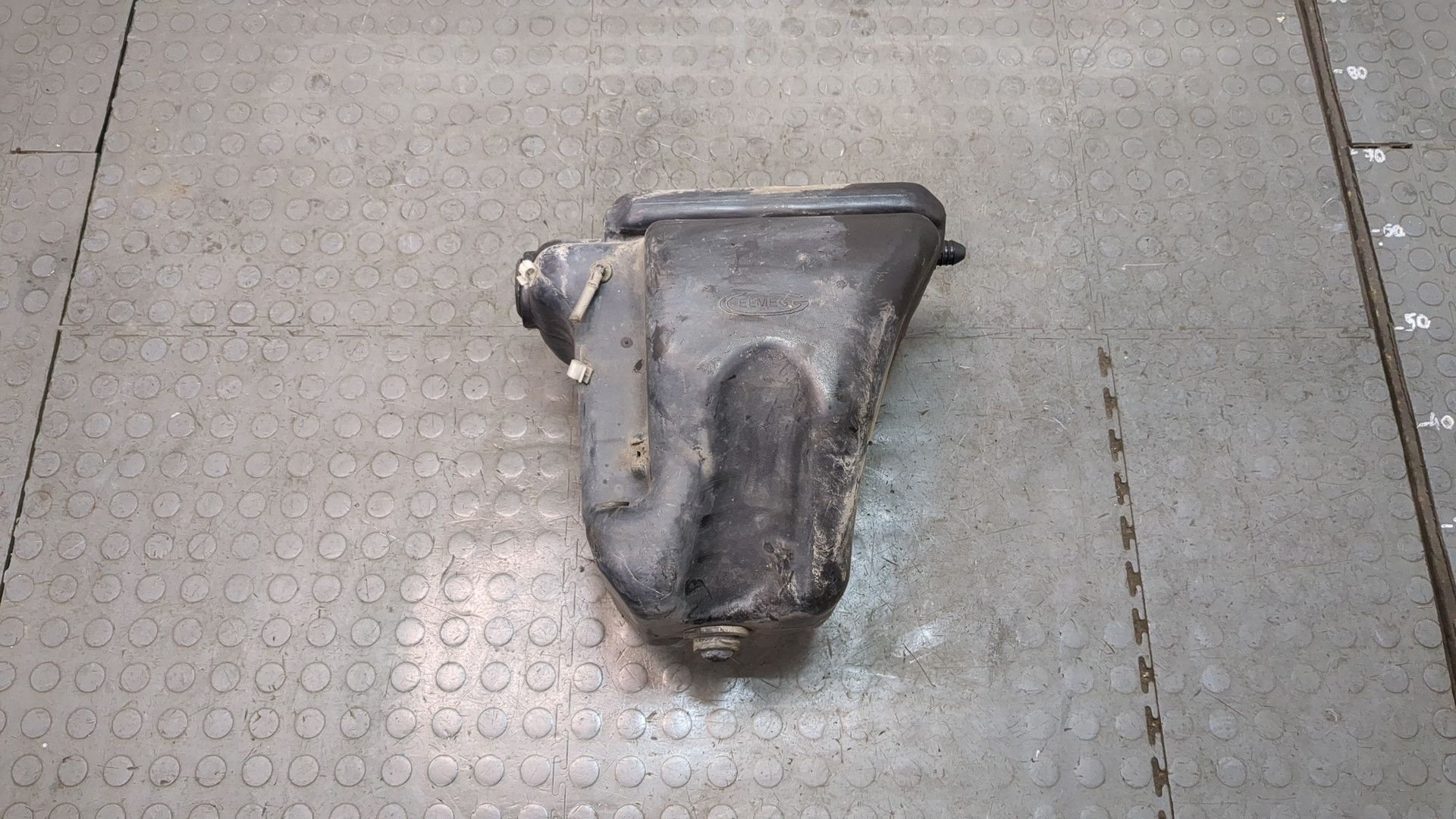 Бачок омывателя лобового стекла