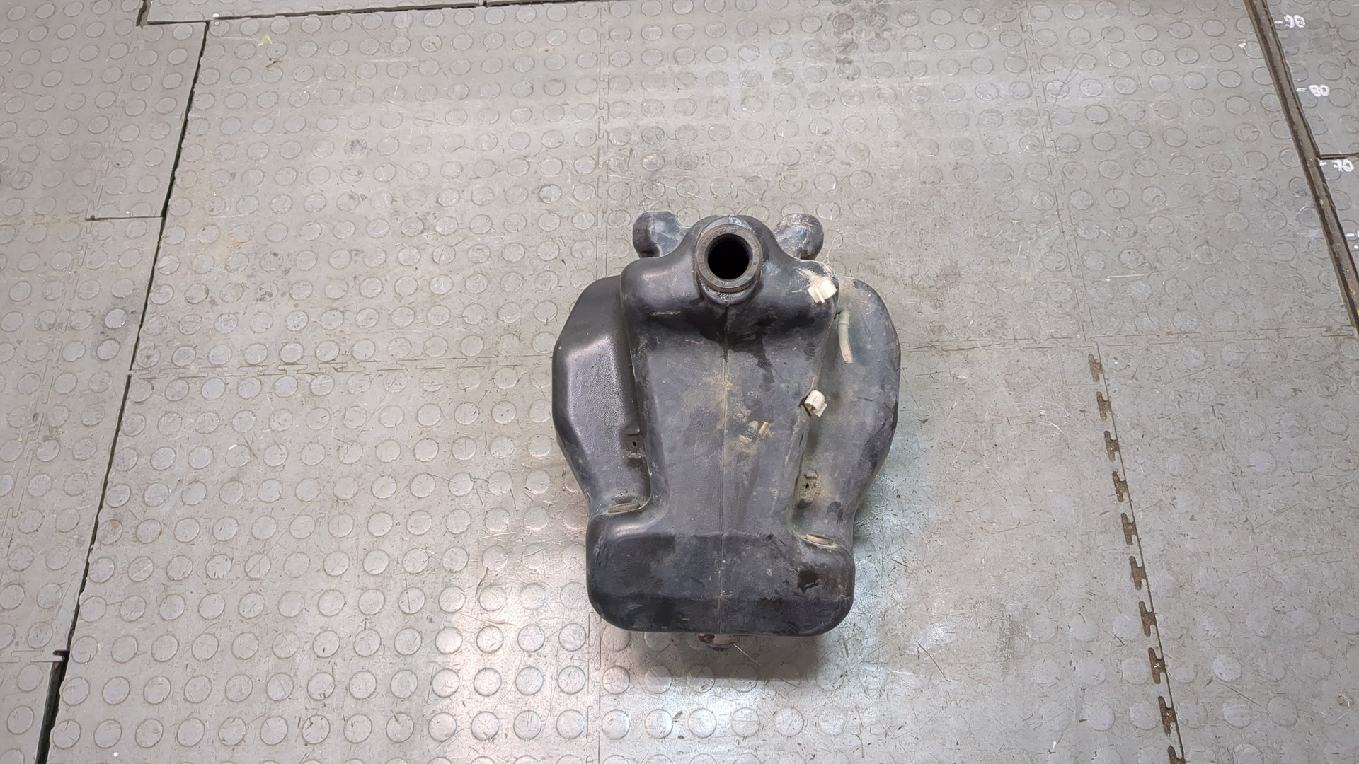 Бачок омывателя лобового стекла