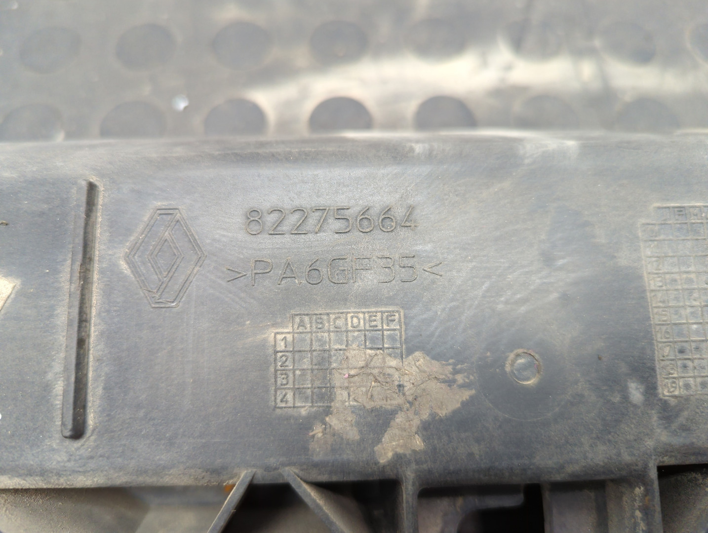 Кронштейн переднего бампера