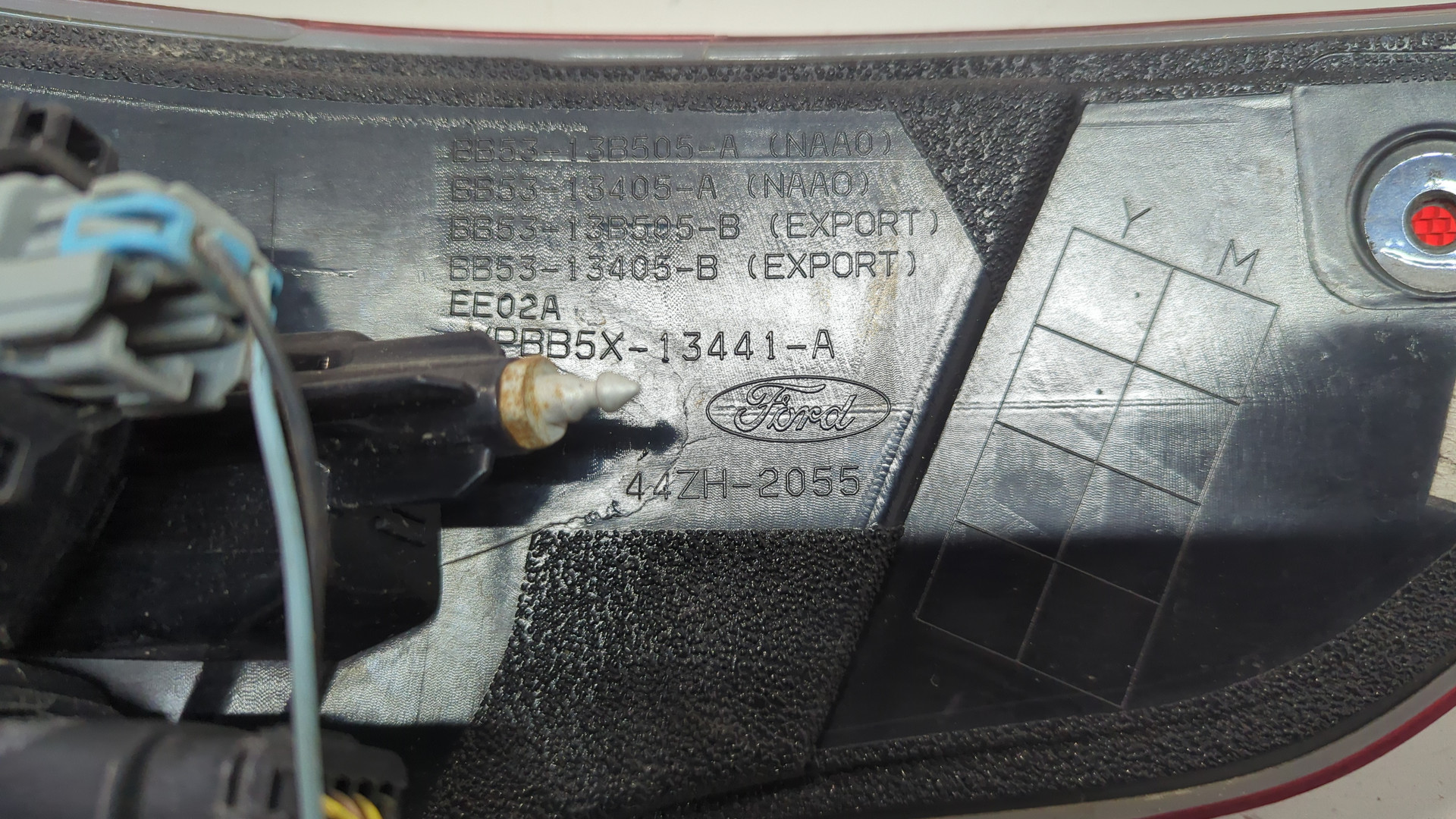 Фонарь задний левый