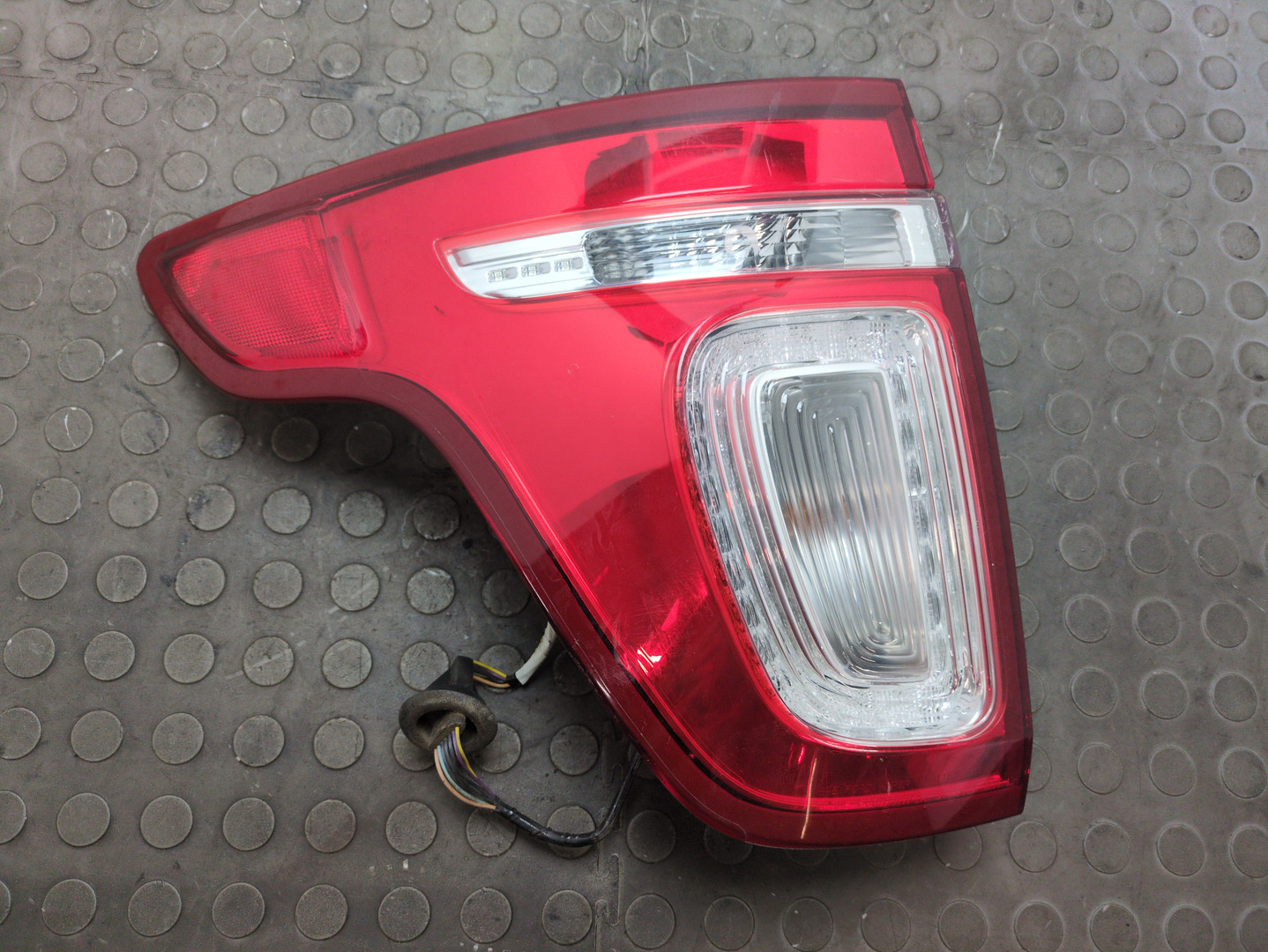 Фонарь задний левый