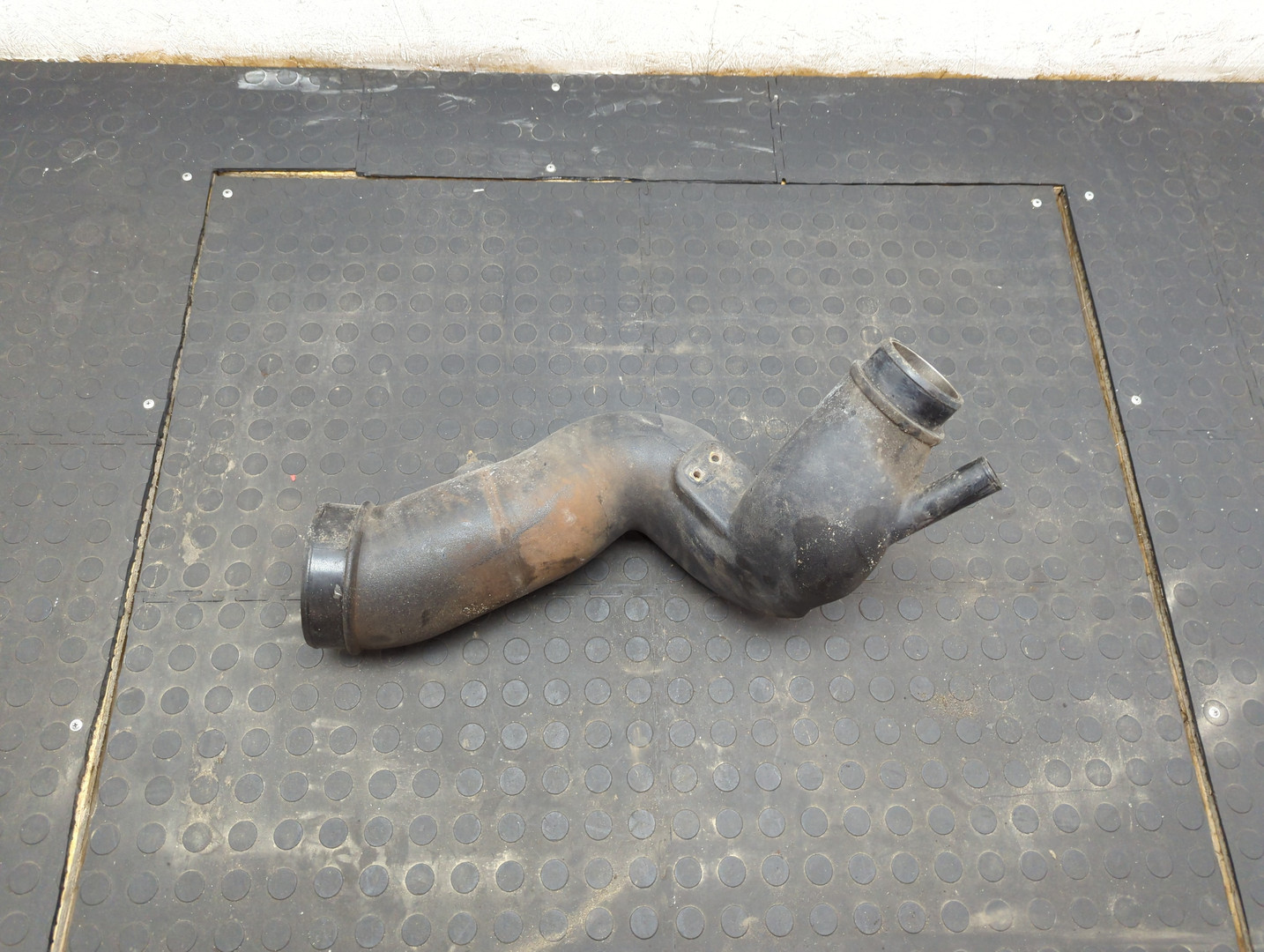 Патрубок воздушного фильтра