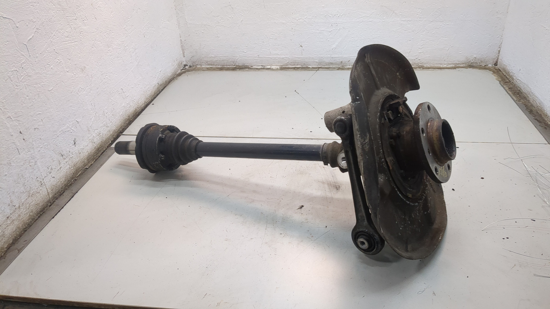 Кулак поворотный задний левый