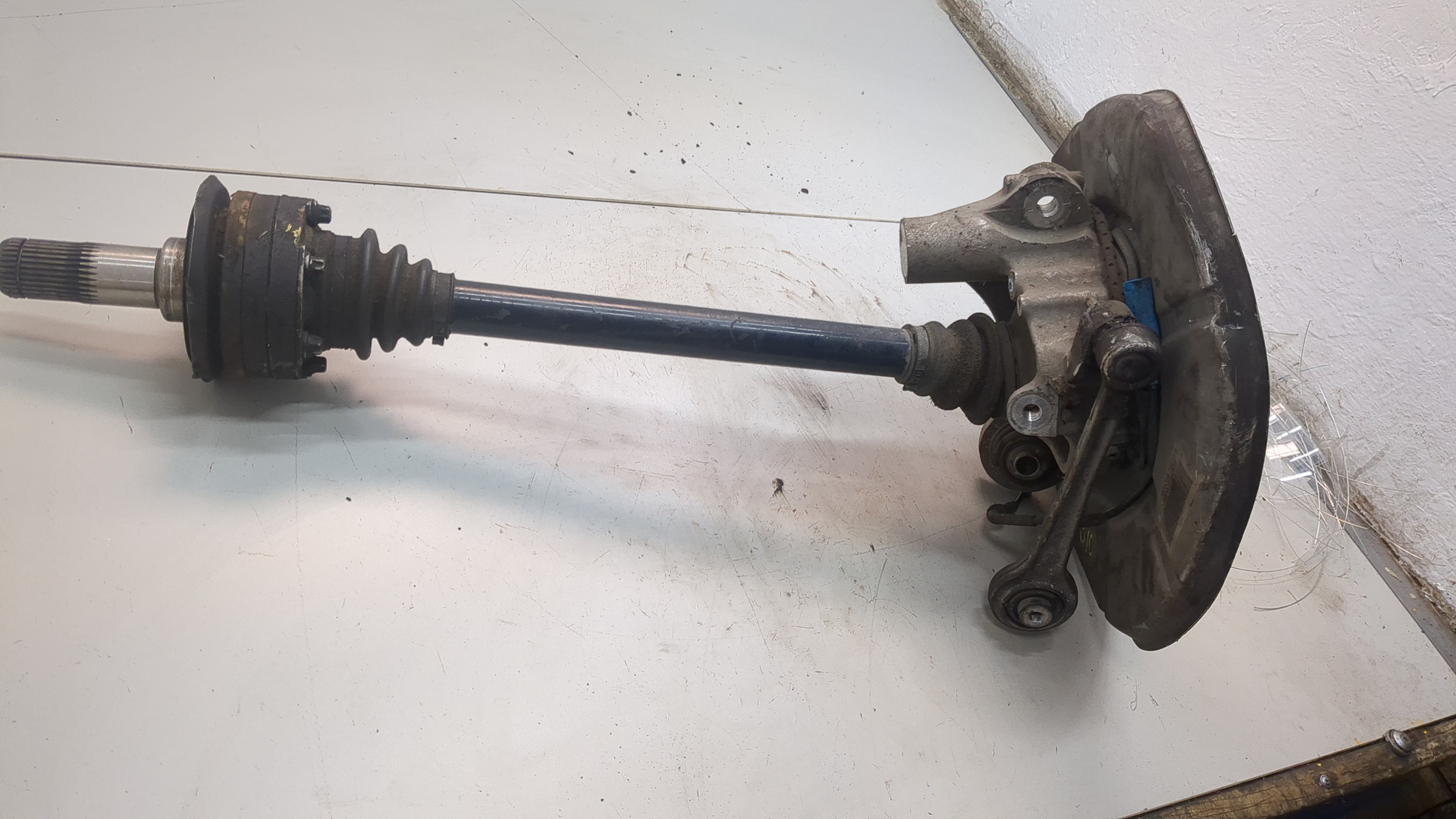 Кулак поворотный задний левый