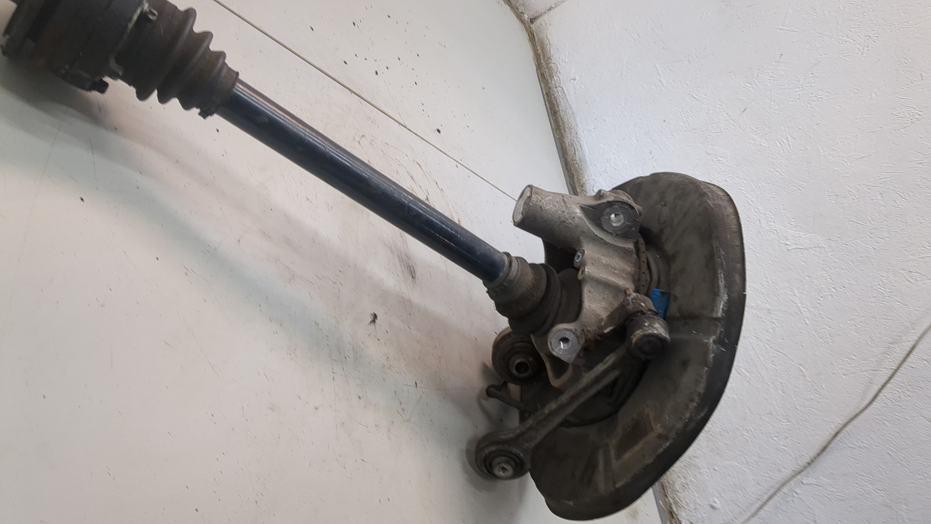 Кулак поворотный задний левый