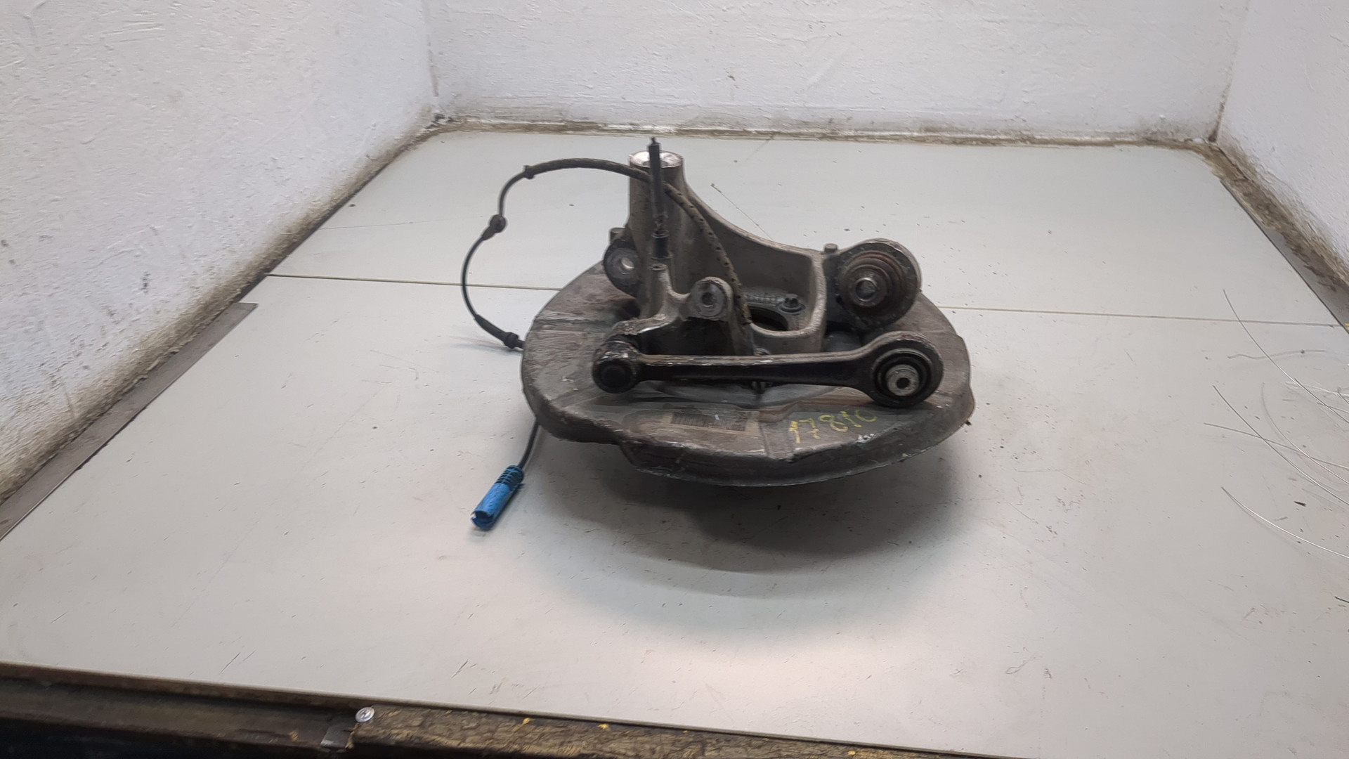 Кулак поворотный задний правый