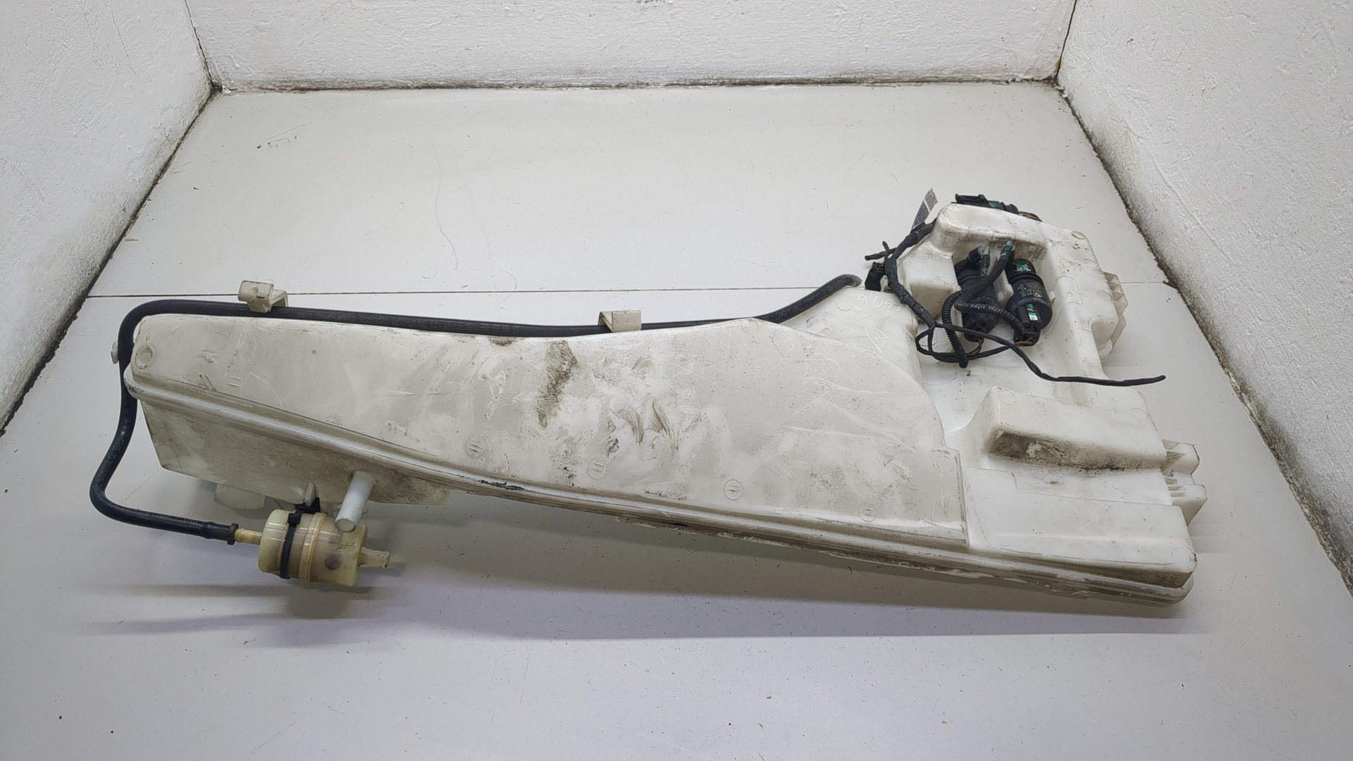 Бачок омывателя лобового стекла