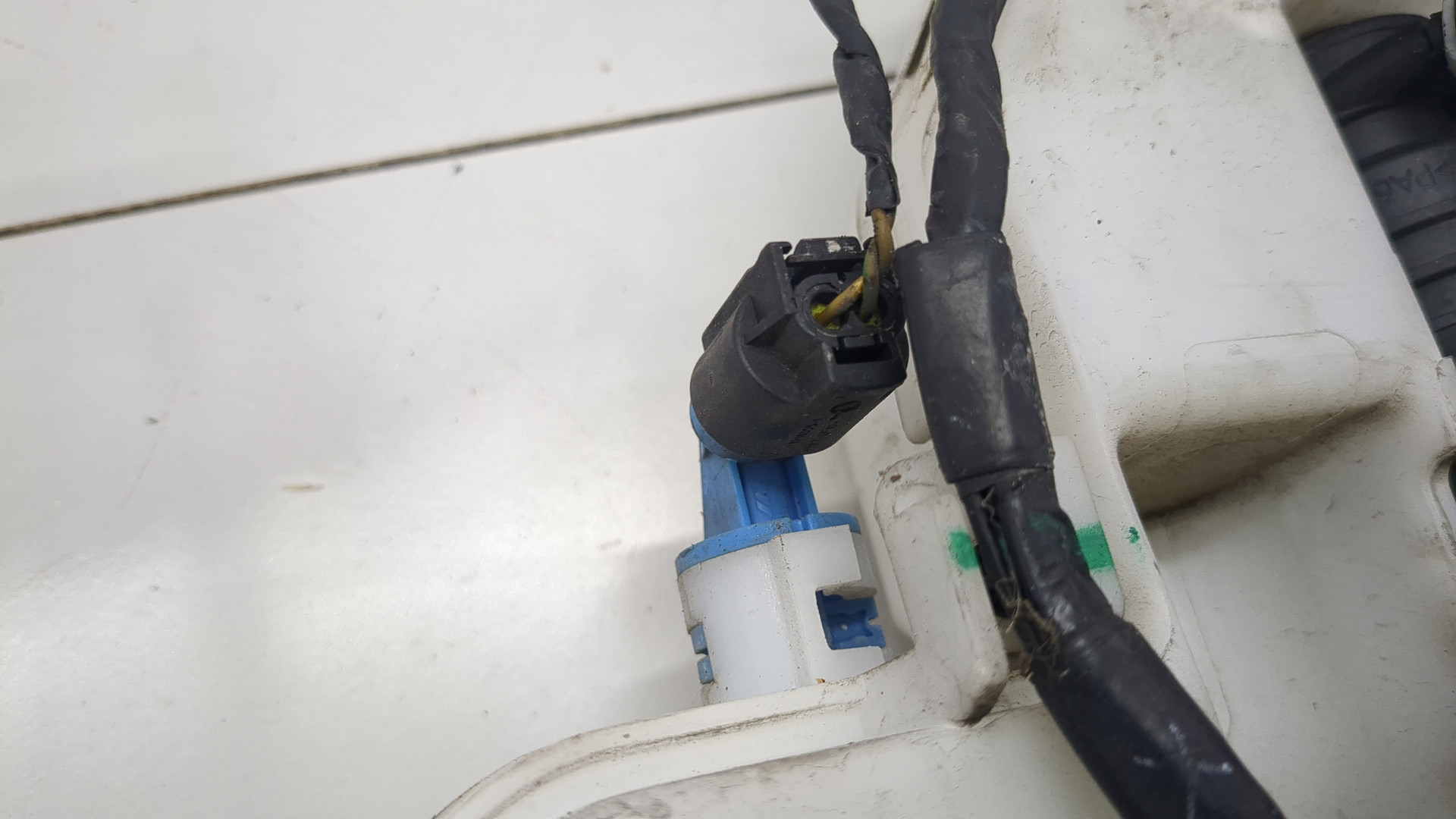 Бачок омывателя лобового стекла