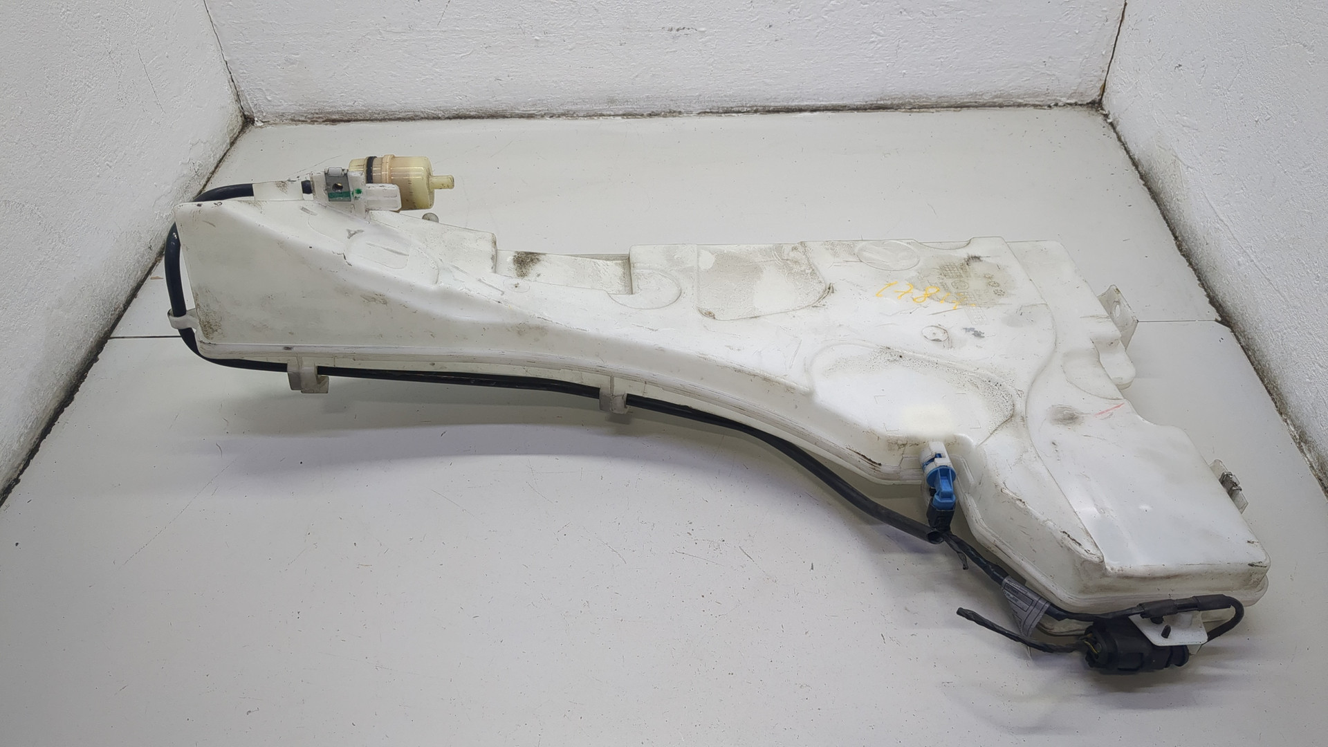 Бачок омывателя лобового стекла