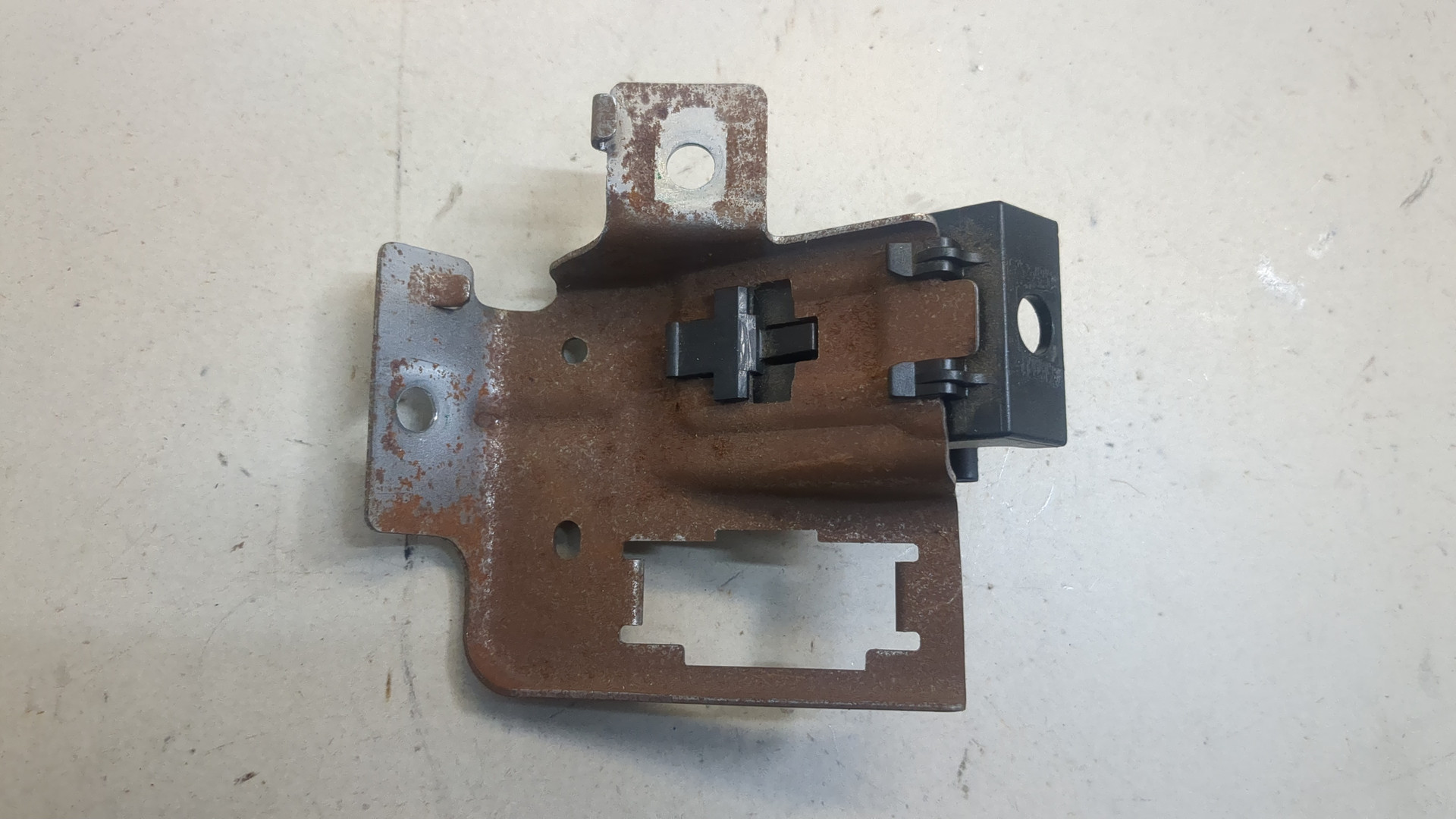 Ручка открывания капота