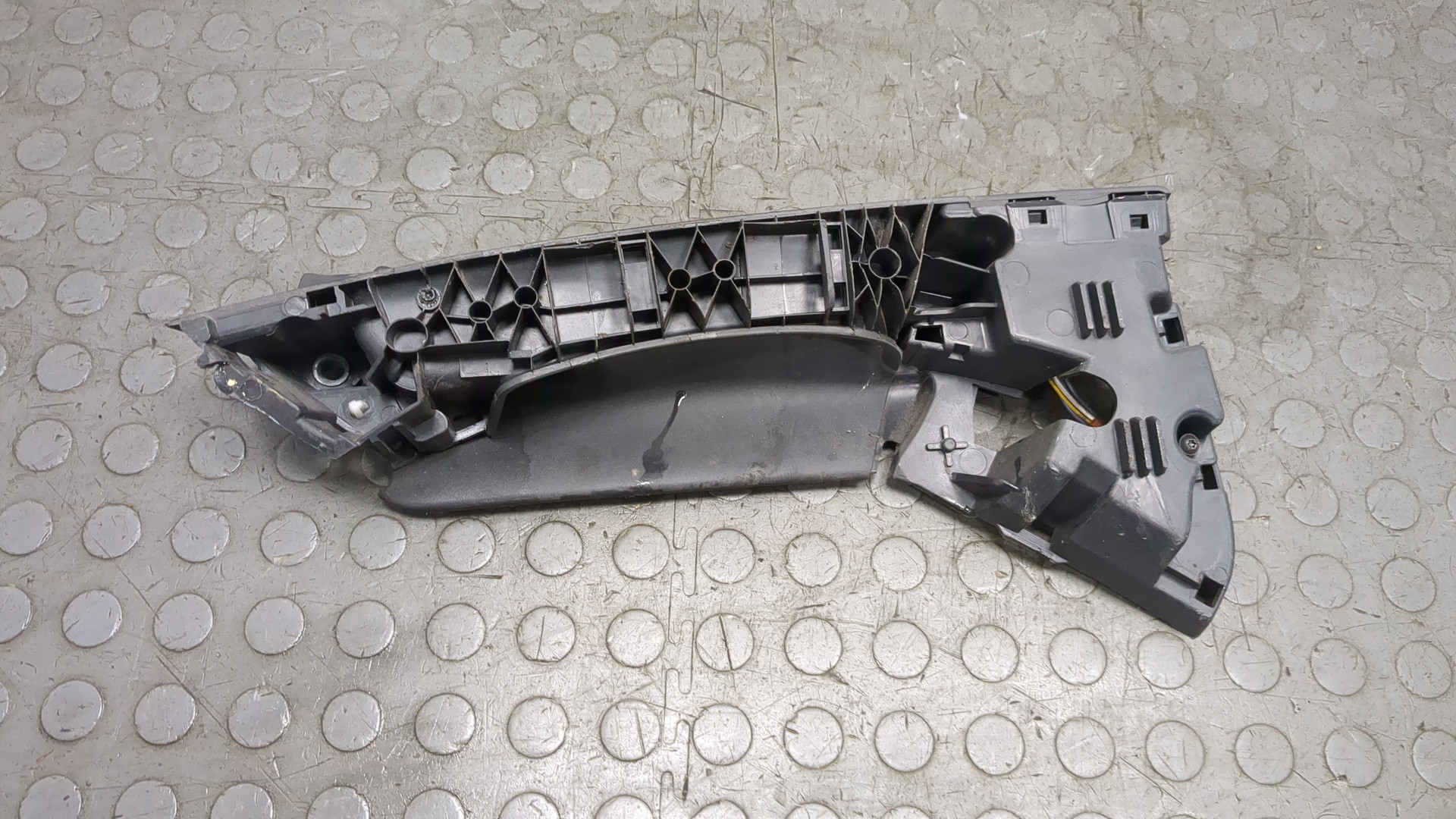 Ручка двери передней внутренняя левая