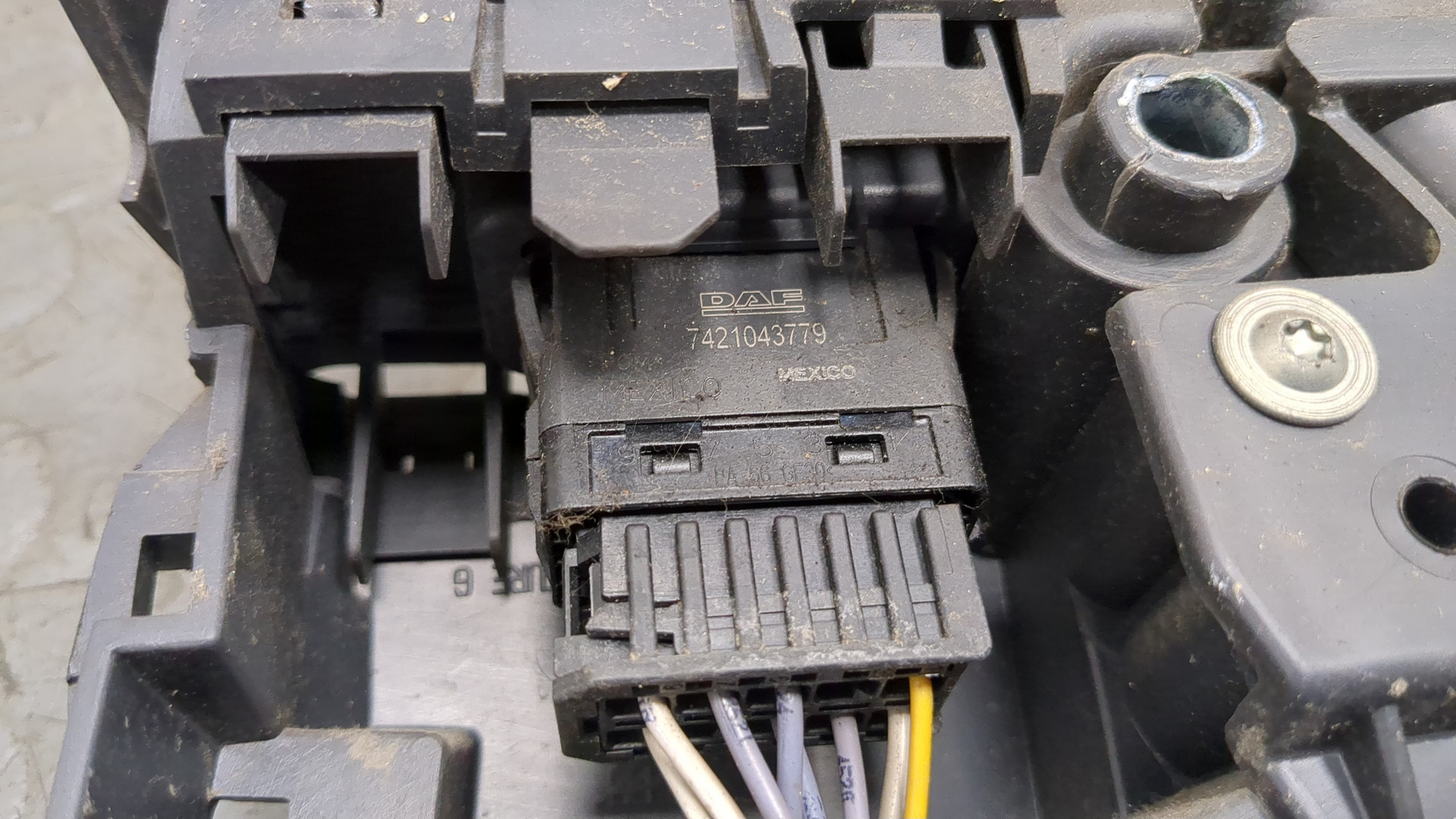 Ручка двери передней внутренняя левая