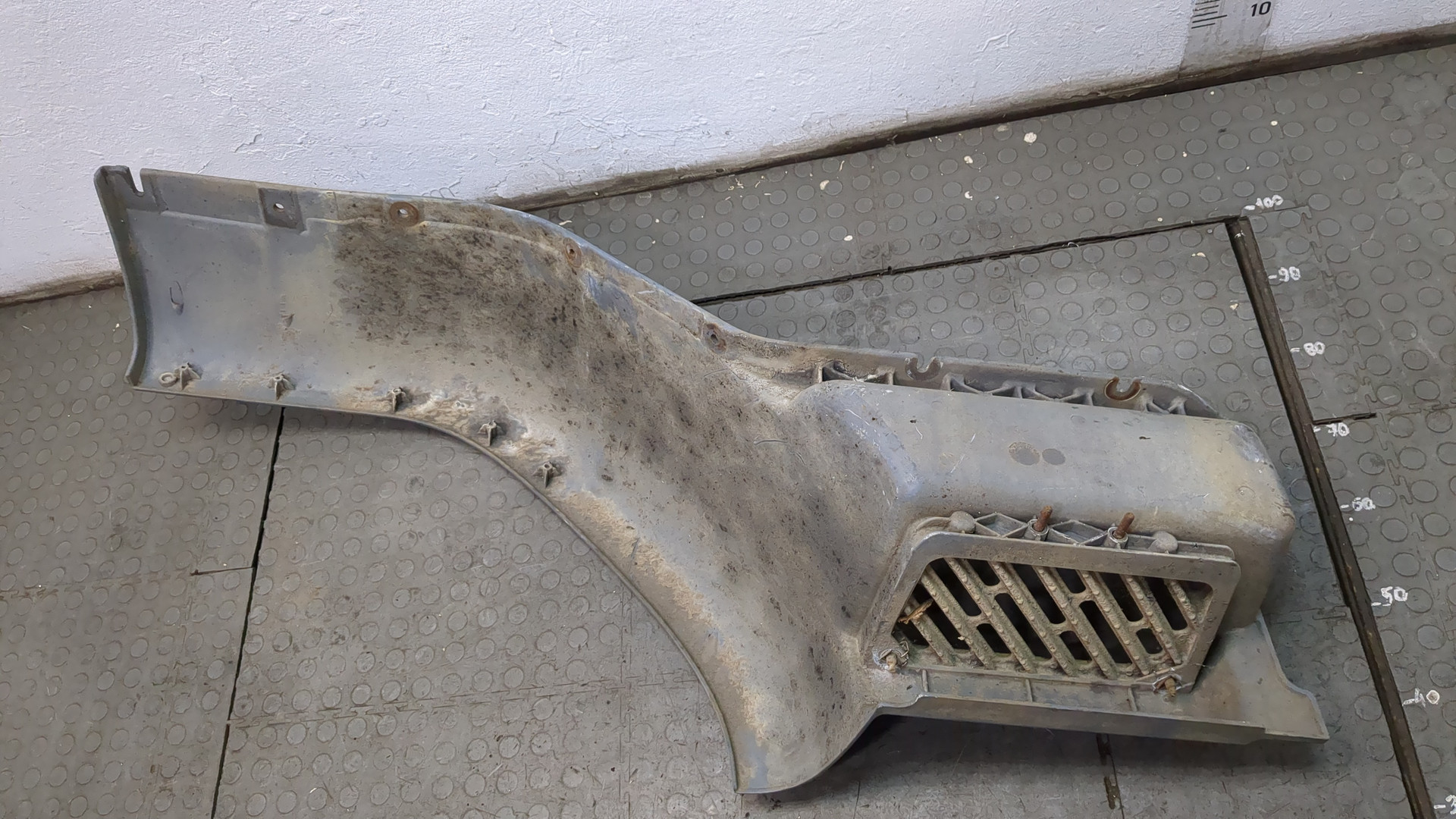 Подножка левая