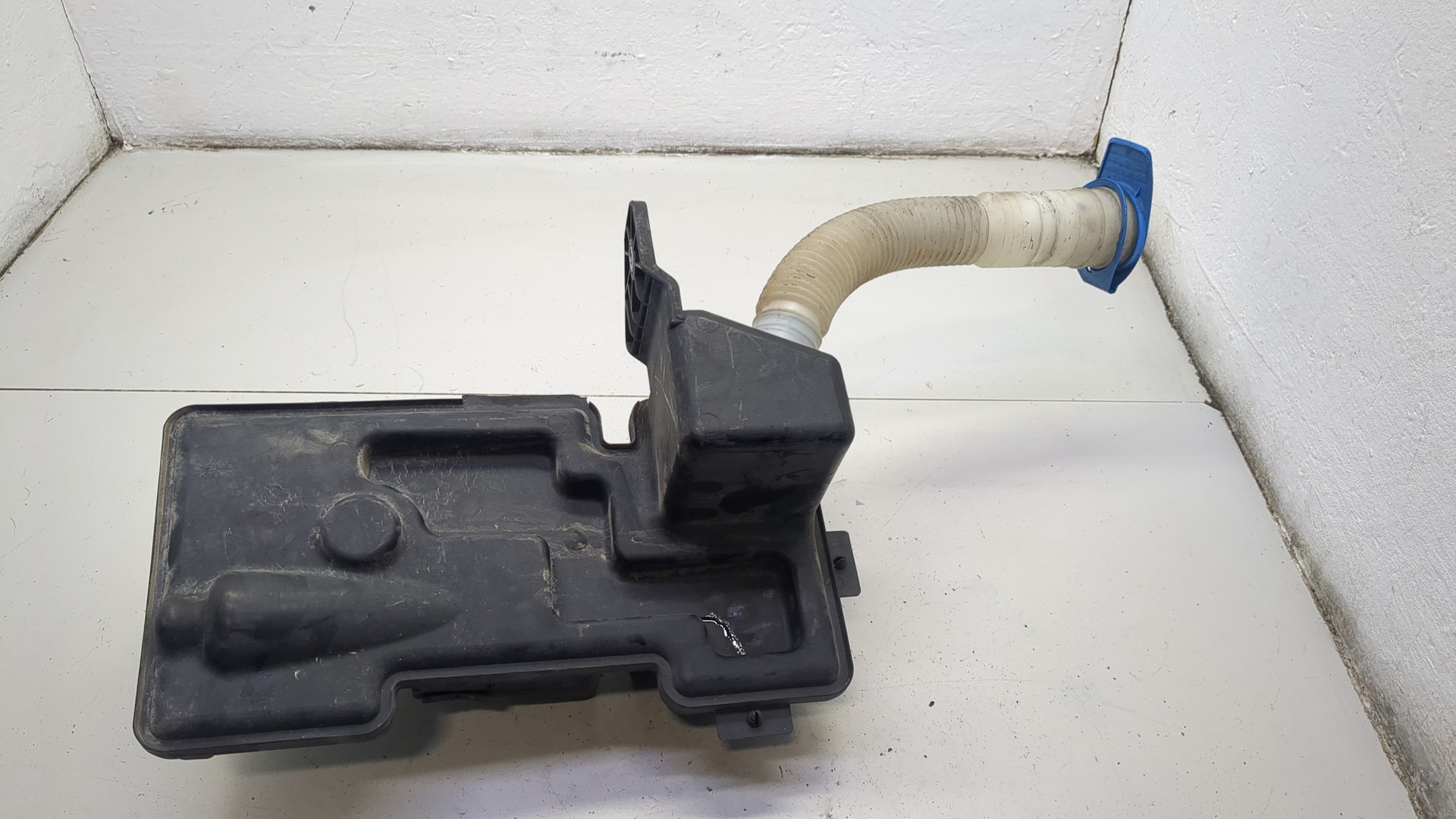 Бачок омывателя лобового стекла