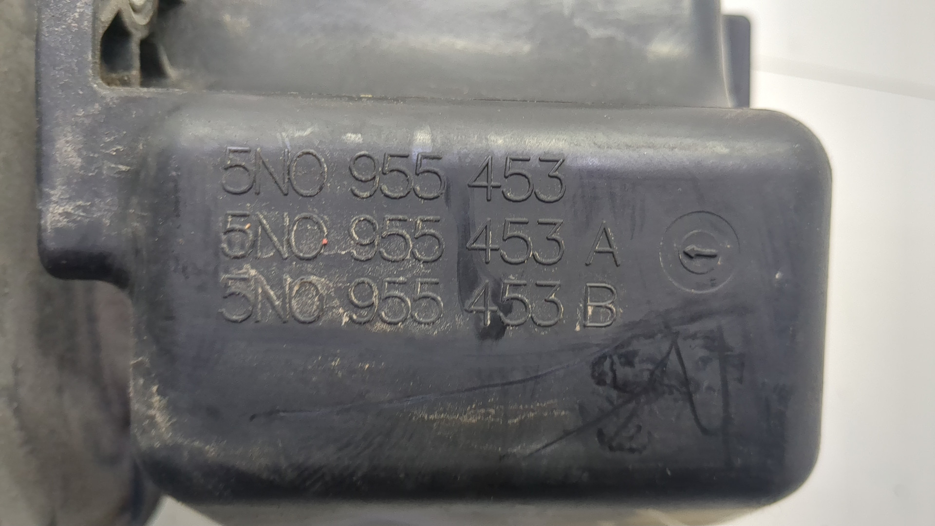 Бачок омывателя лобового стекла