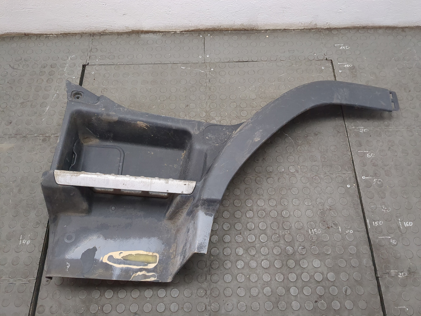 Подножка левая