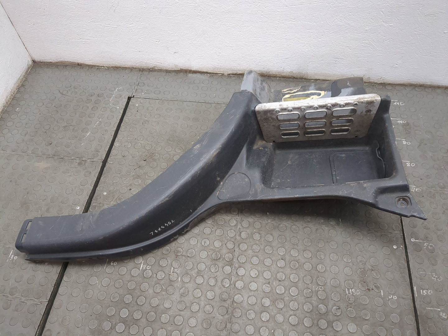 Подножка левая