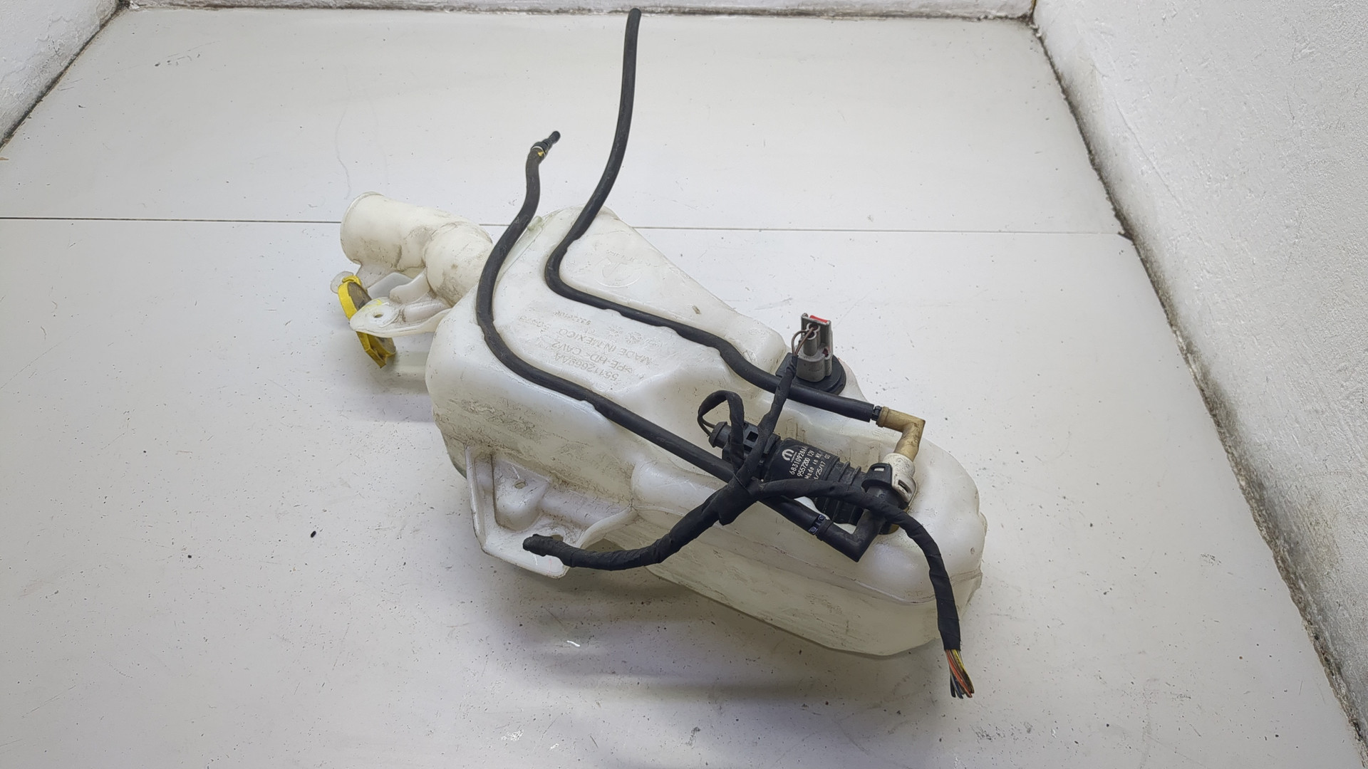 Бачок омывателя лобового стекла