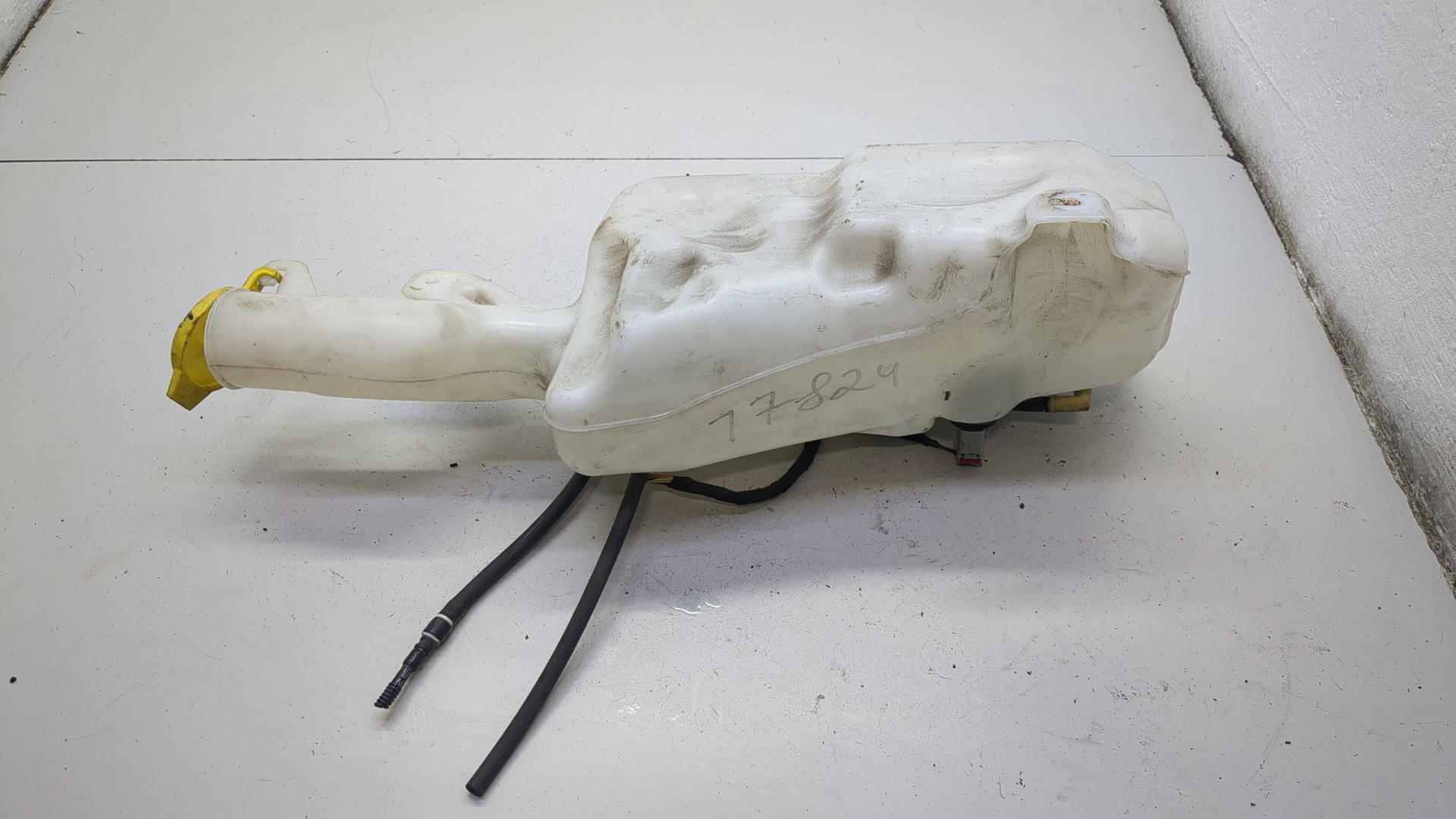 Бачок омывателя лобового стекла