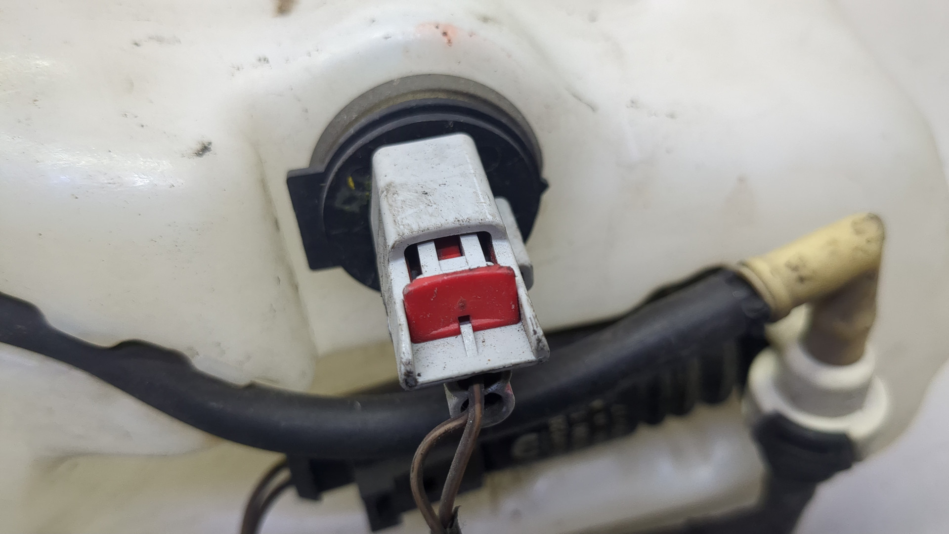 Бачок омывателя лобового стекла