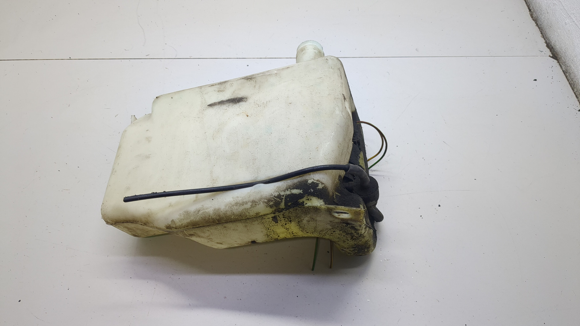 Бачок омывателя лобового стекла