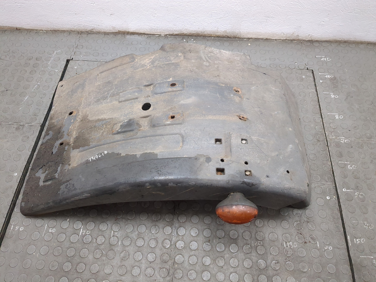 Крыло заднее правое