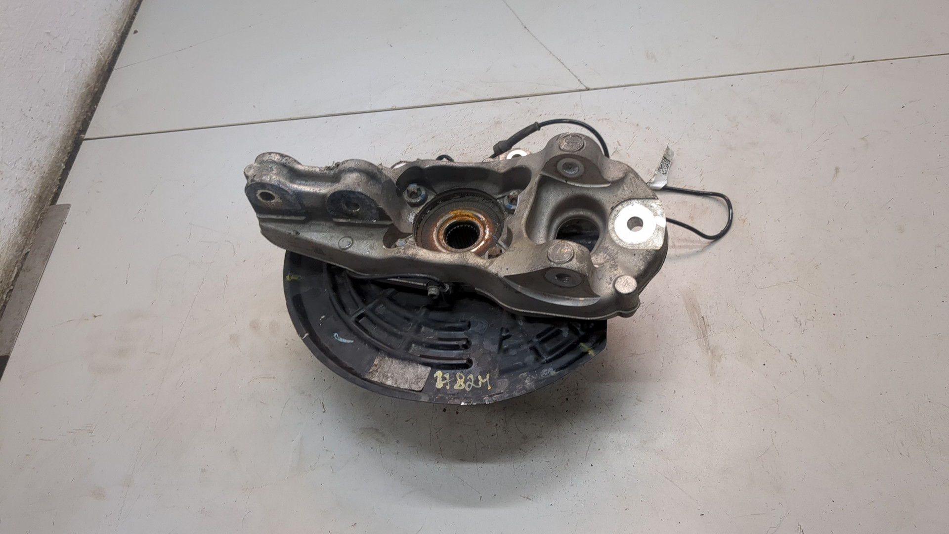 Кулак поворотный задний левый