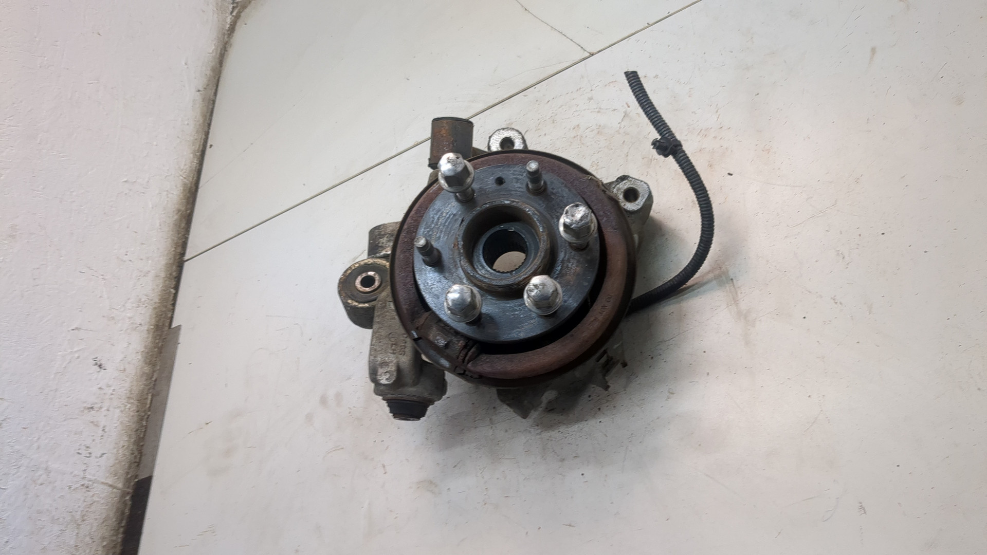 Кулак поворотный задний левый