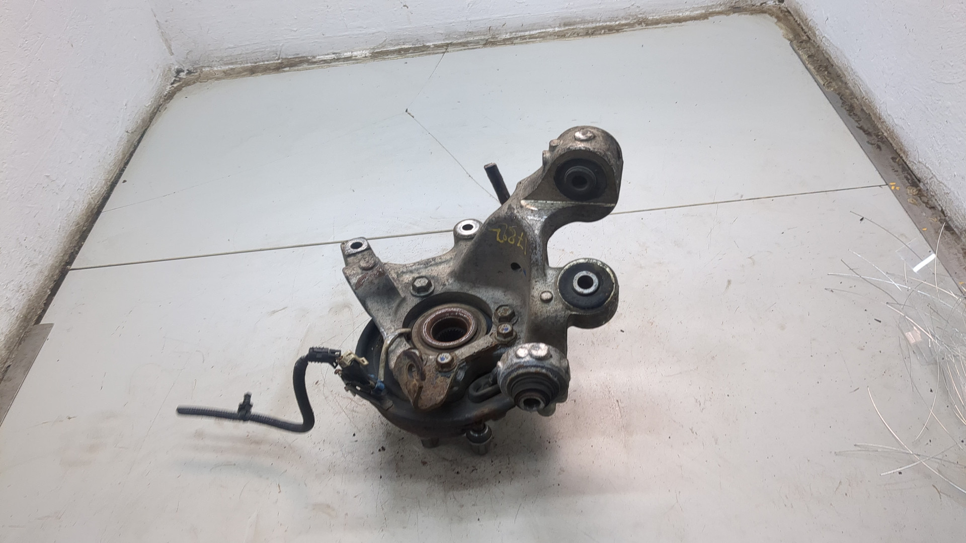 Кулак поворотный задний левый