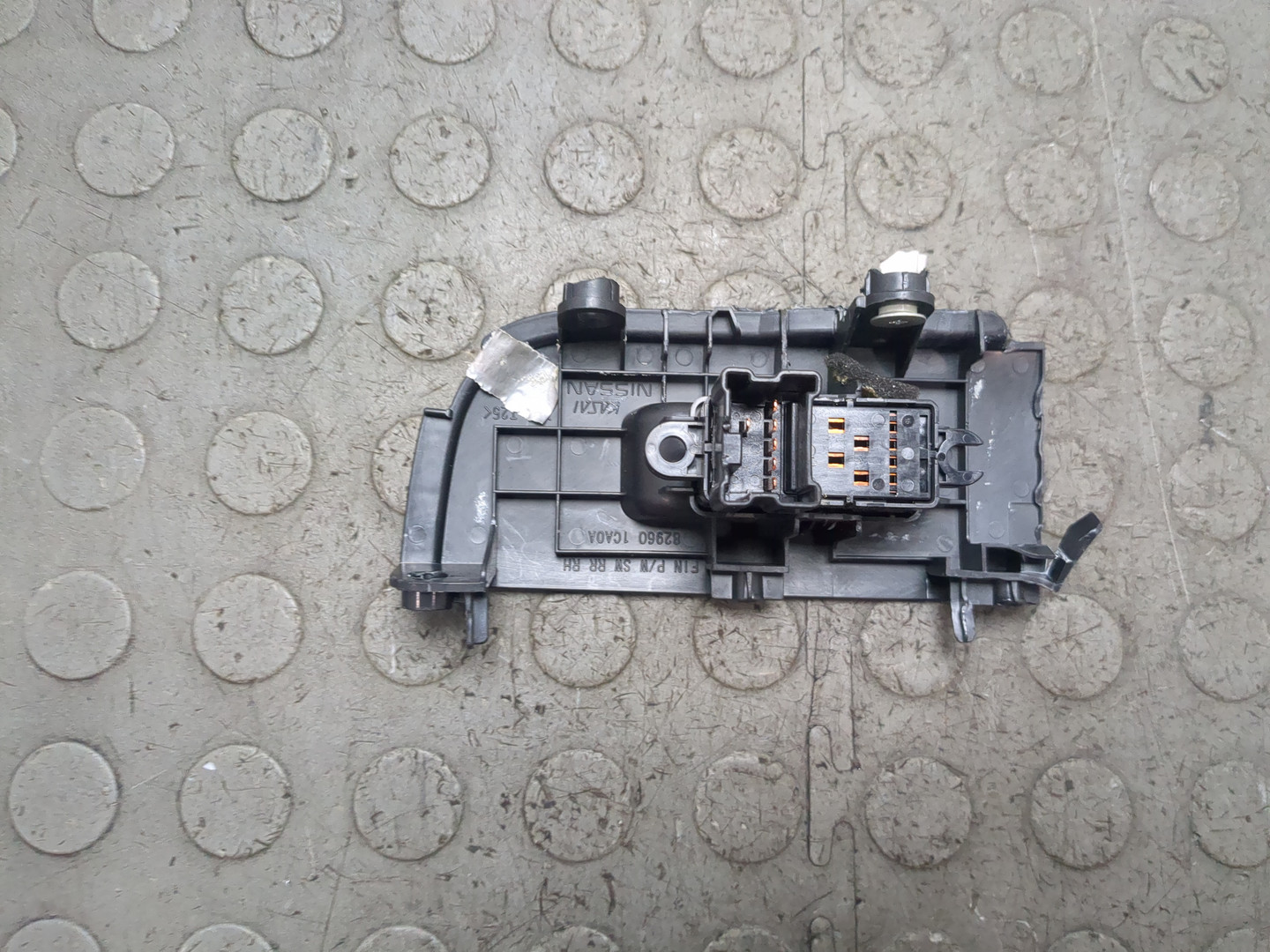 Кнопка стеклоподъемника