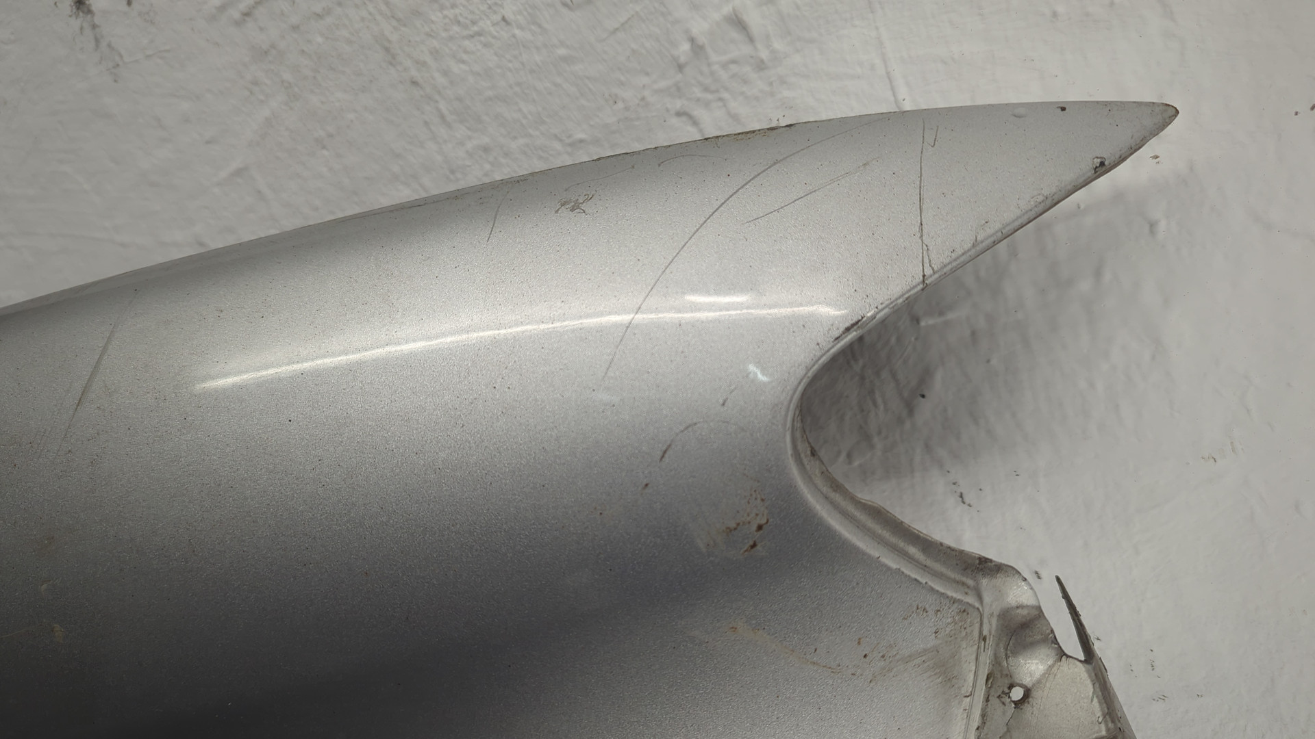 Крыло переднее правое