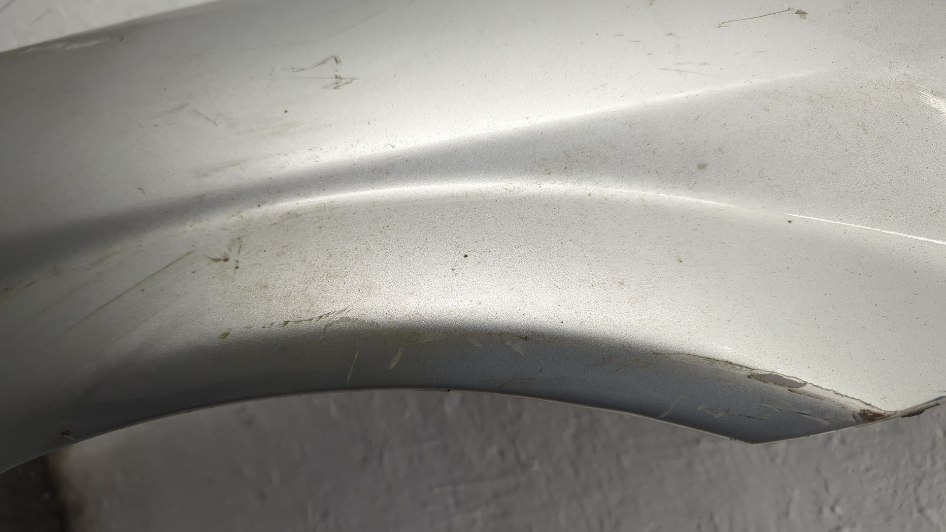 Крыло переднее правое