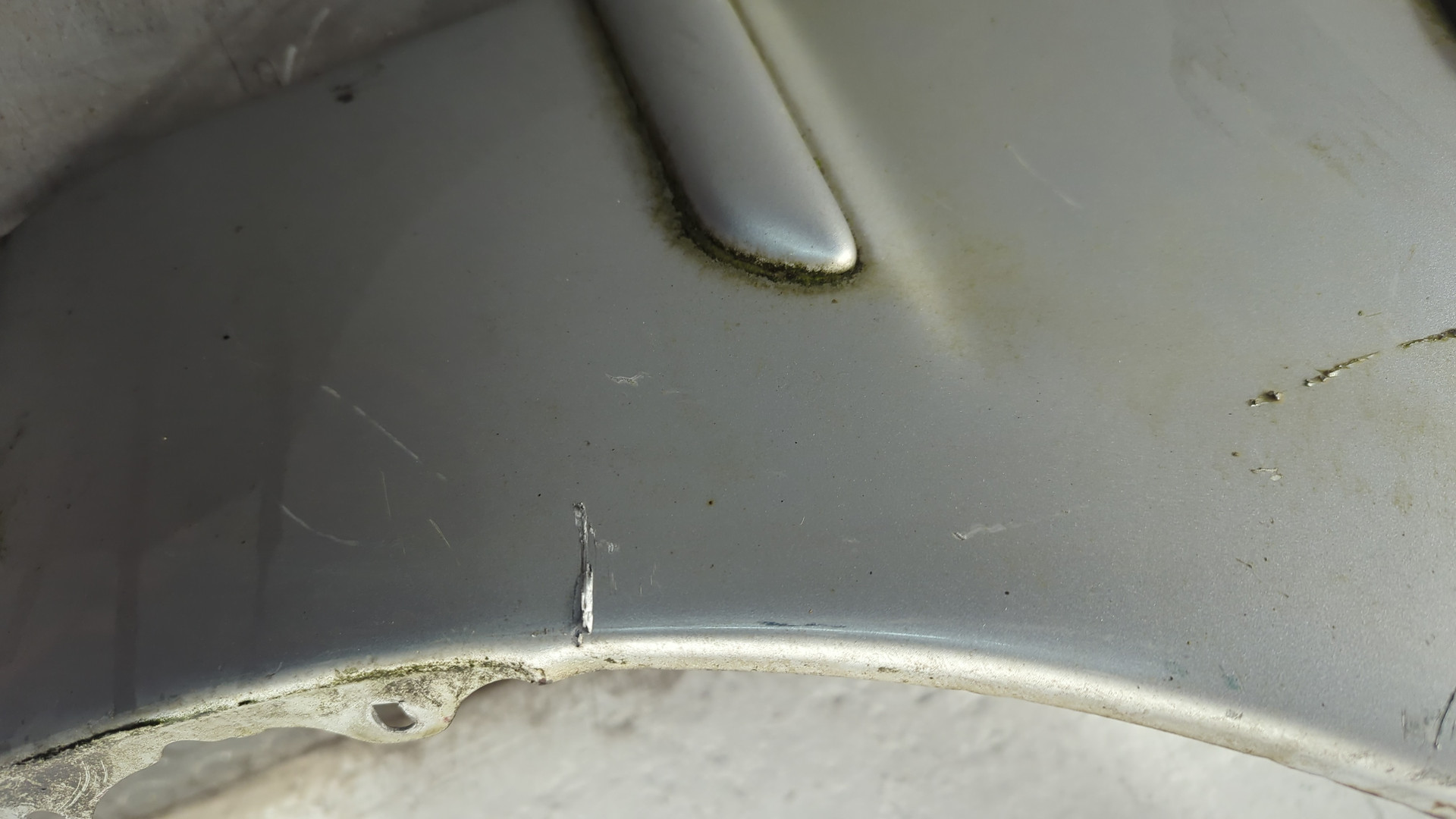 Крыло переднее правое