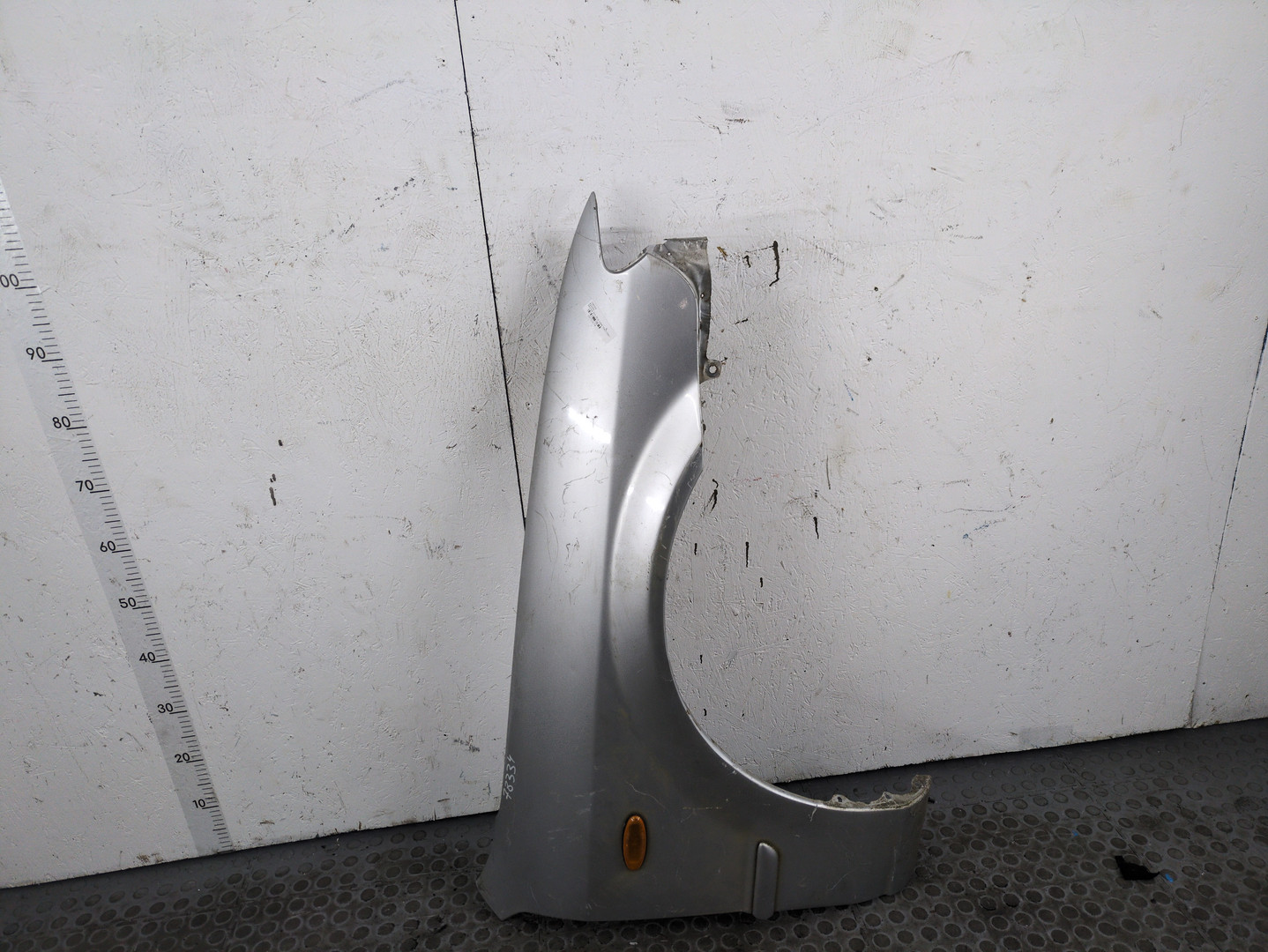 Крыло переднее правое