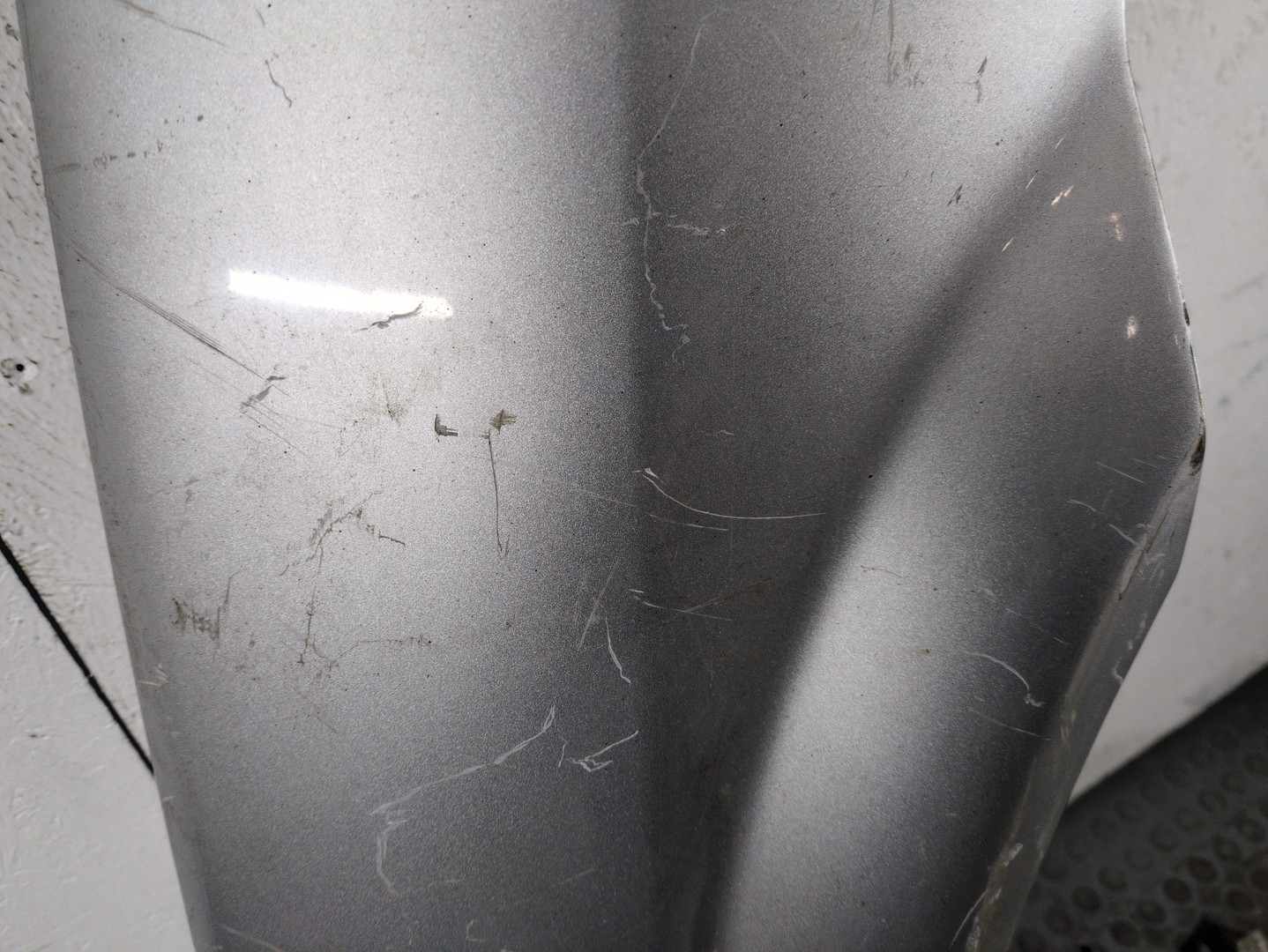 Крыло переднее правое