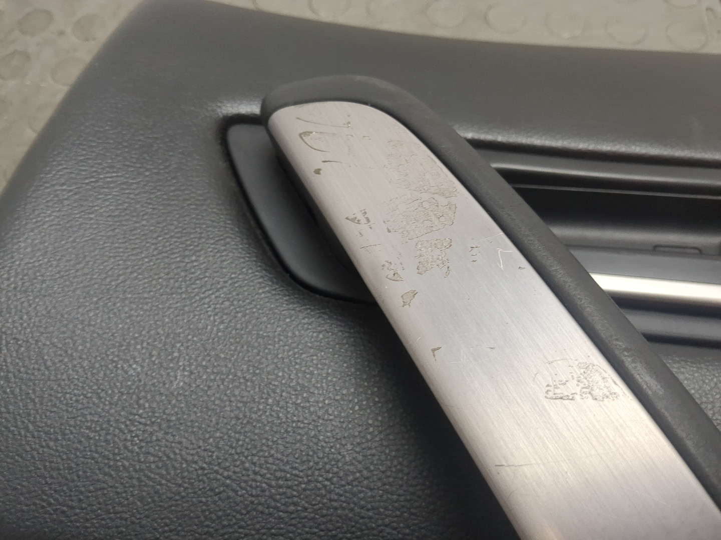 Обшивка двери задней правой