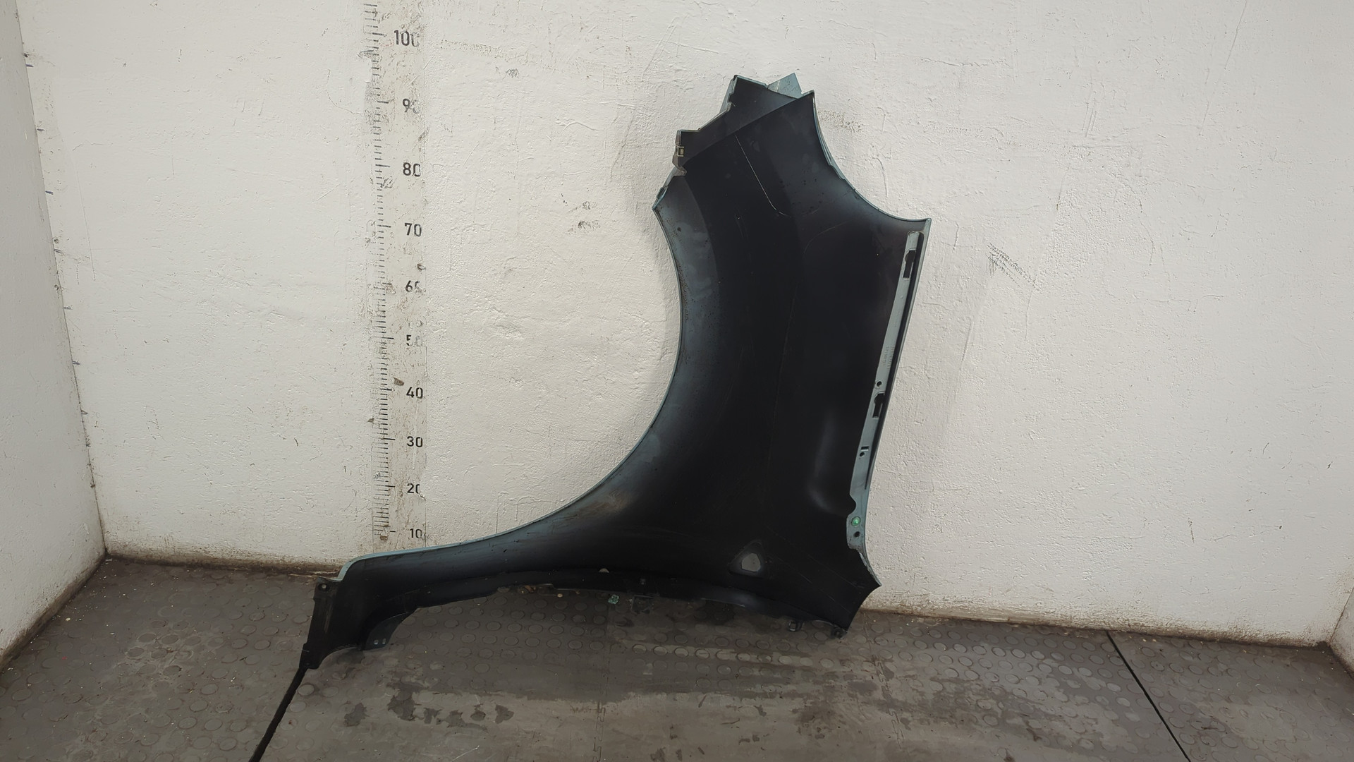 Крыло переднее правое