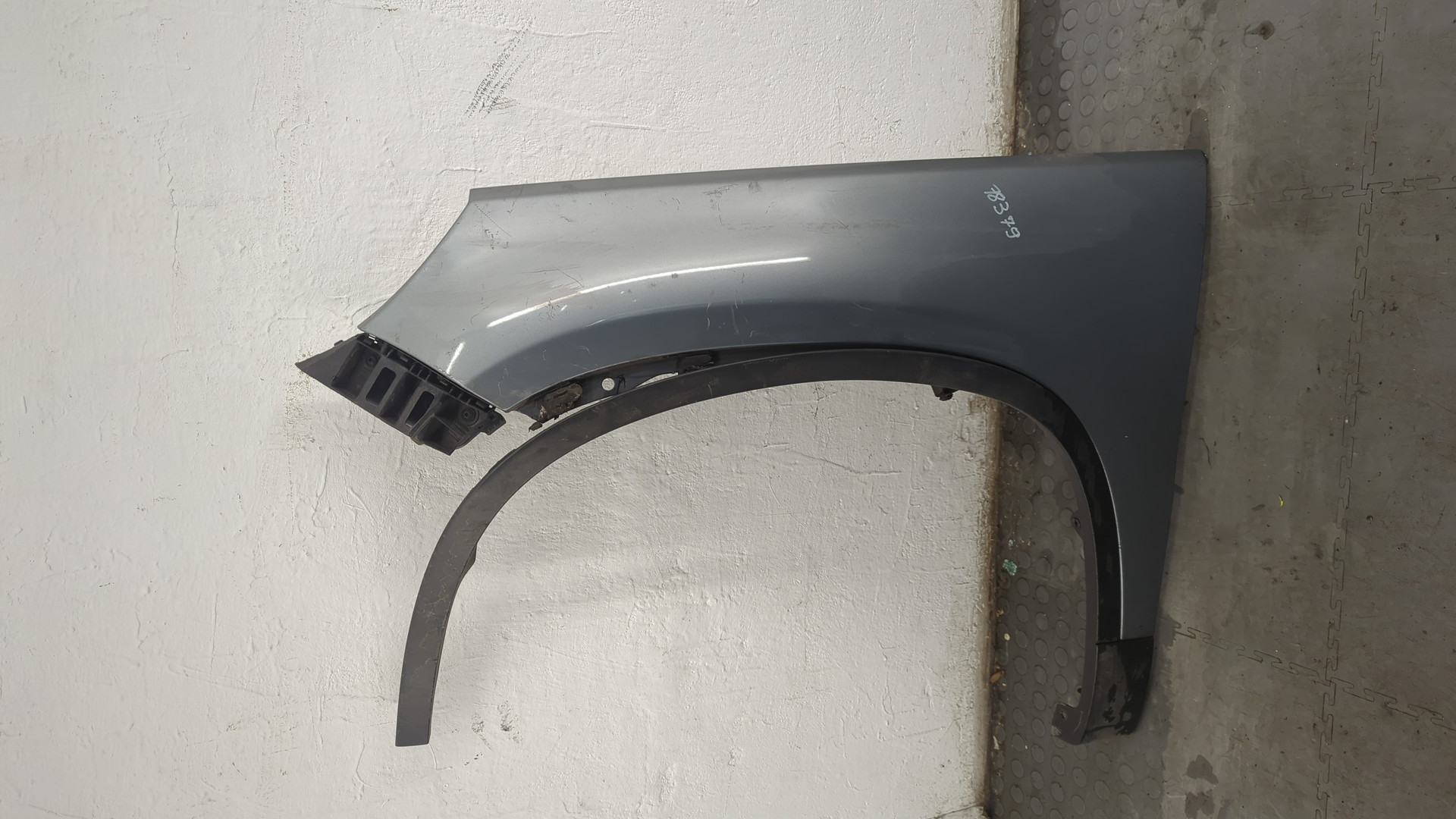 Крыло переднее левое