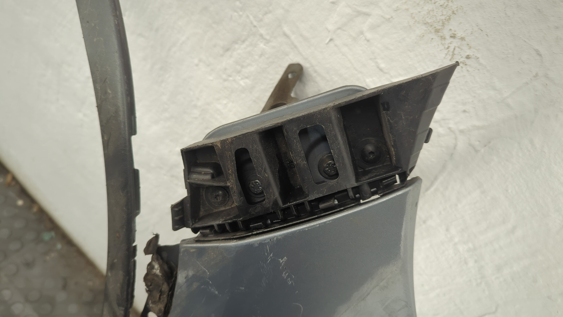 Крыло переднее левое